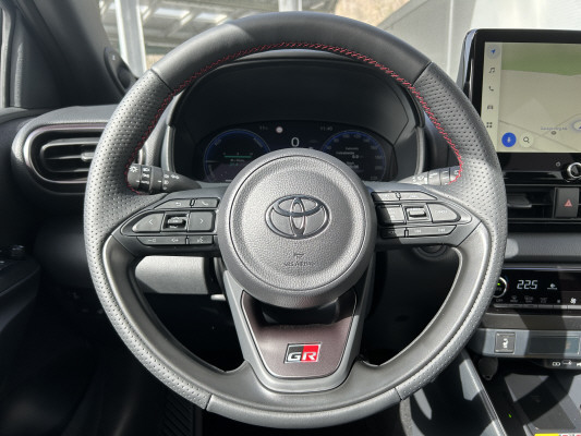TOYOTA Yaris 1.5 GR Sport e-CVT-image-11