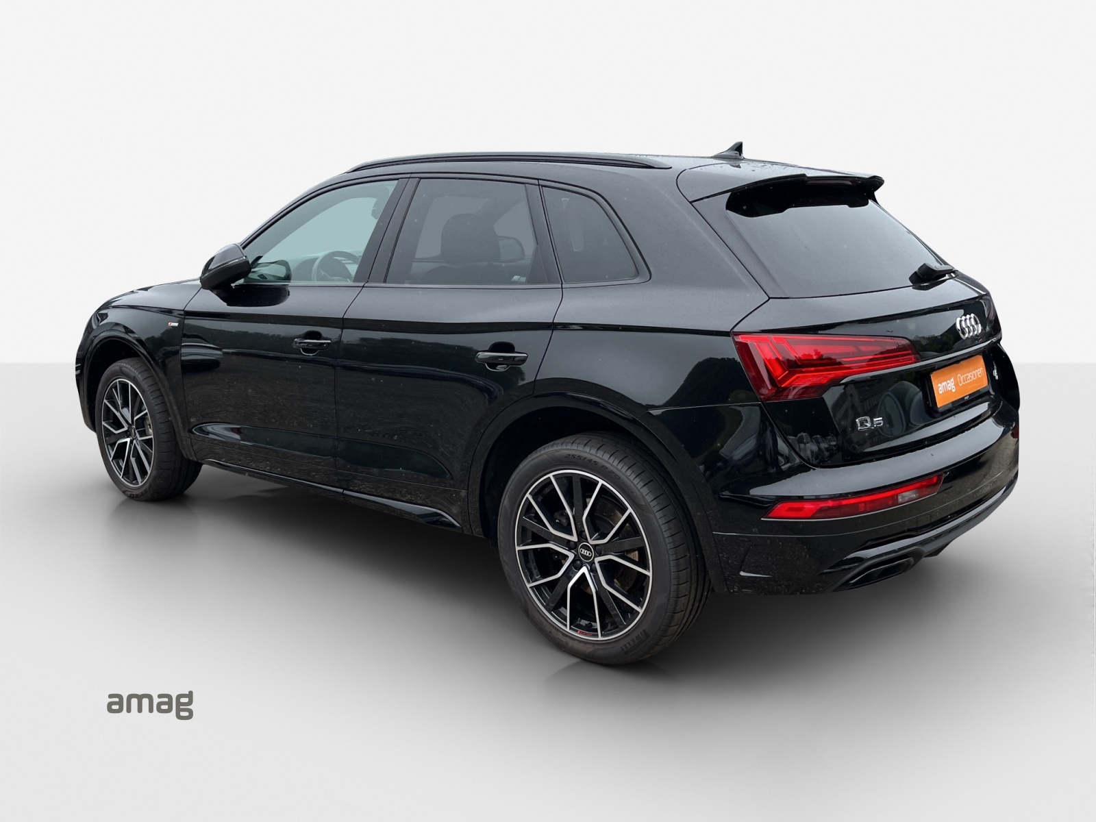 AUDI Q5 40 TDI Black Edition quattro S-tronic-showroom-element-2