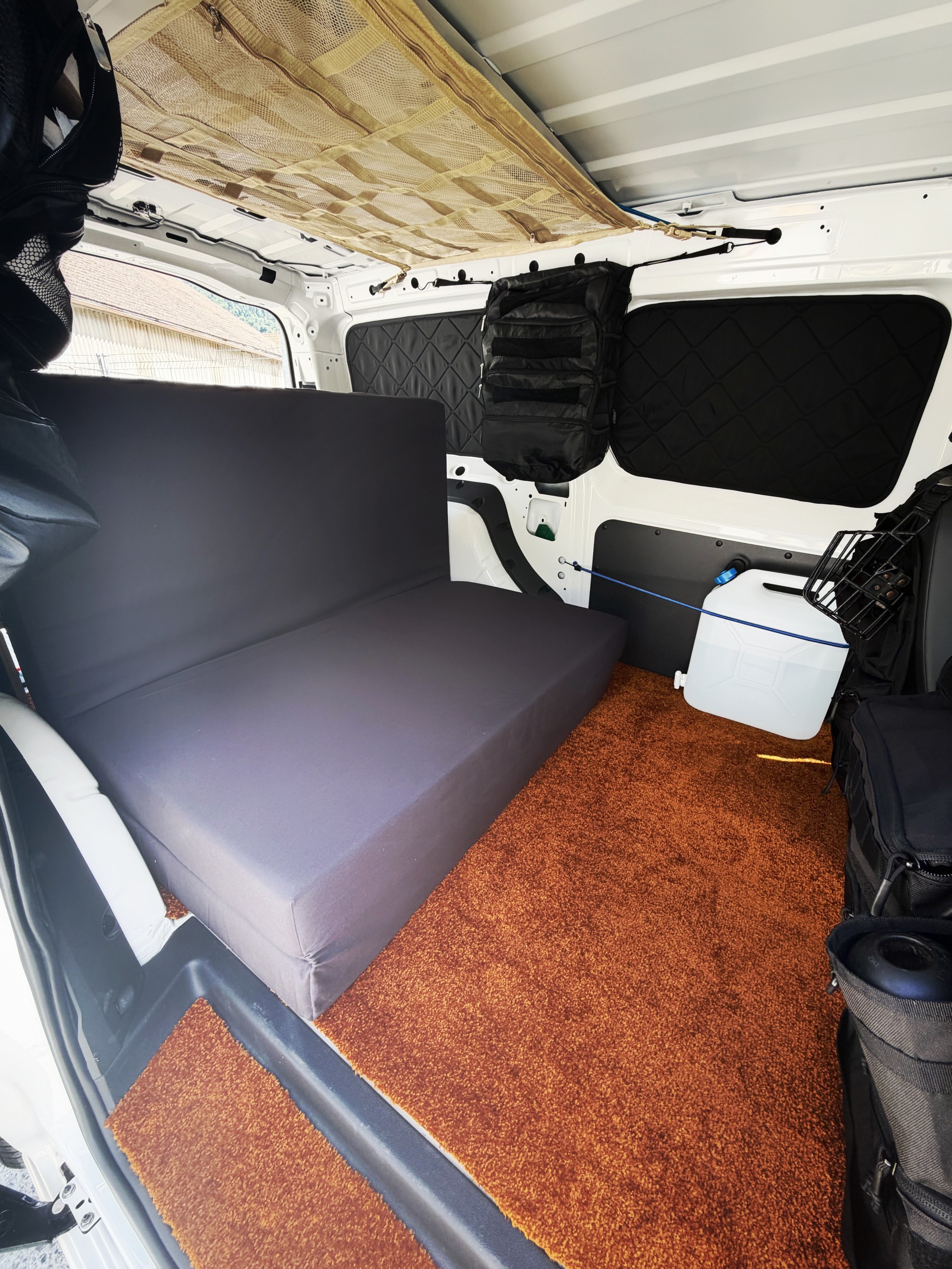 VW 2.0 TDI 4motion Micro Camper-image-8