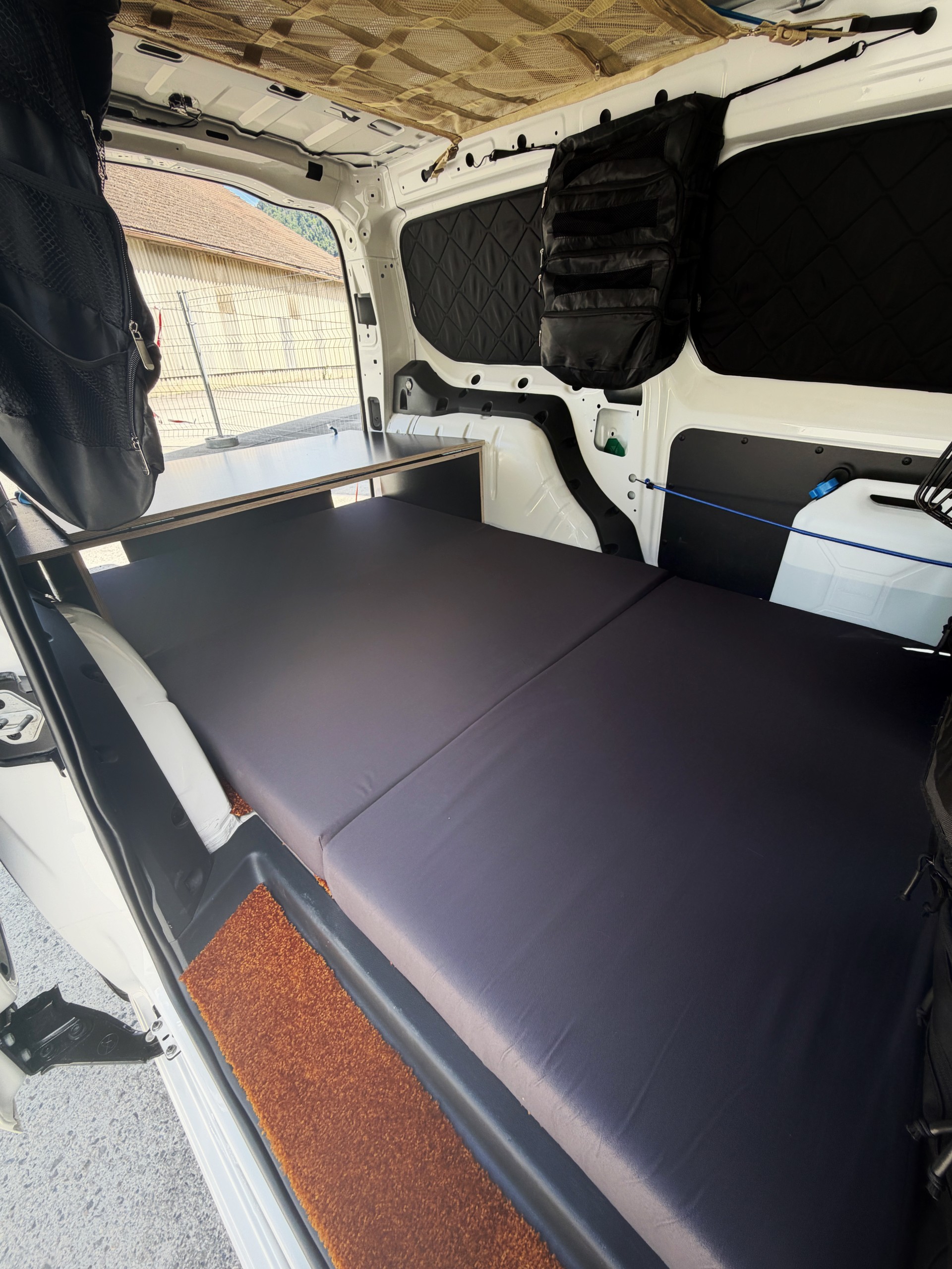 VW 2.0 TDI 4motion Micro Camper-image-9