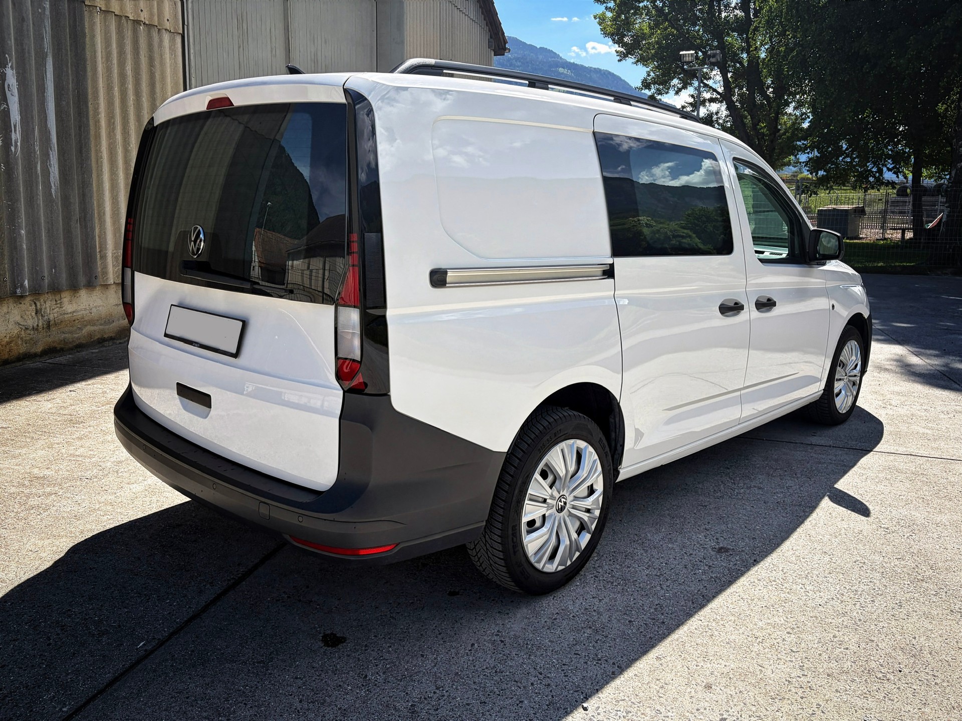 VW 2.0 TDI 4motion Micro Camper-image-2
