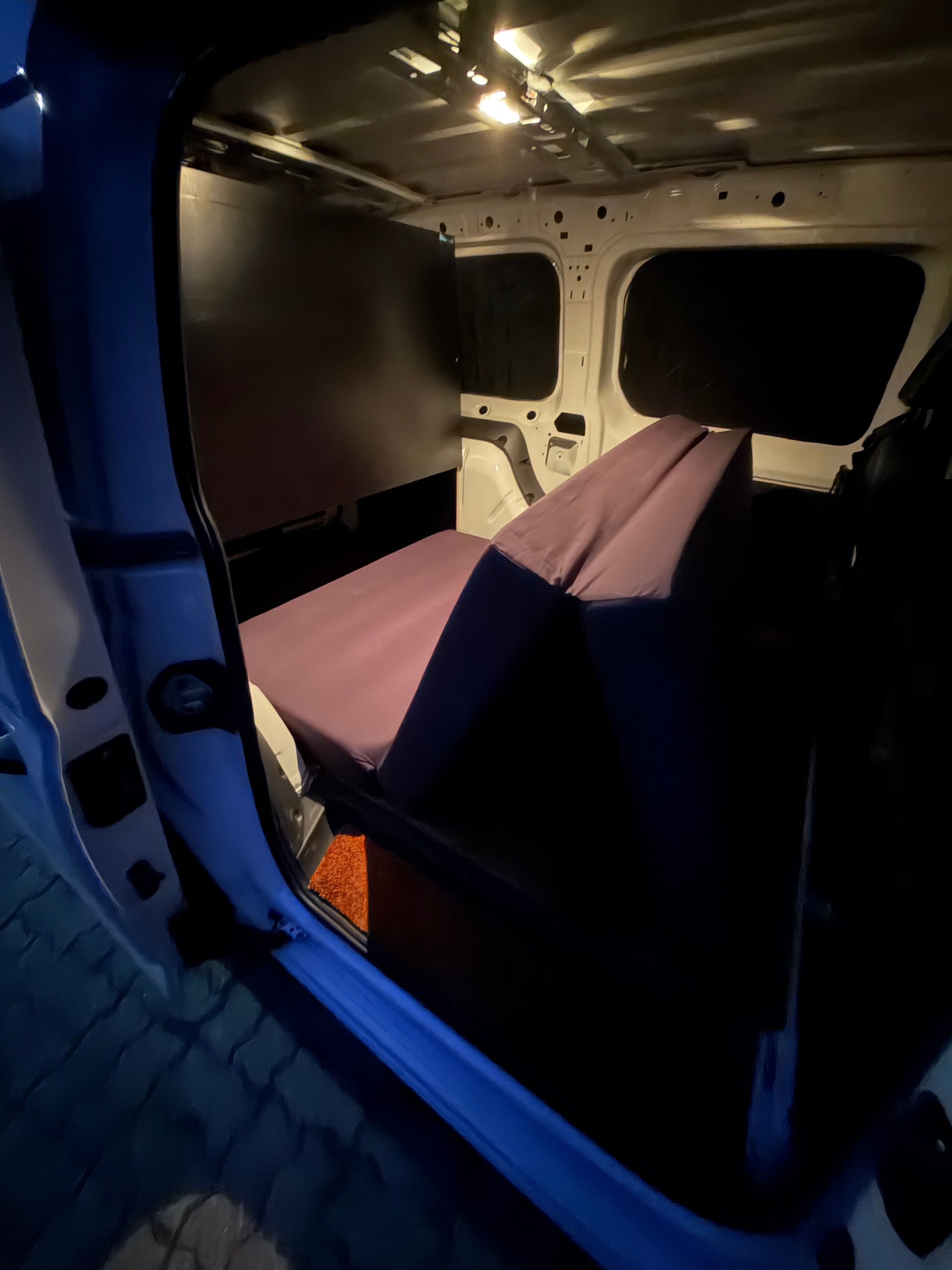 VW 2.0 TDI 4motion Micro Camper-image-12