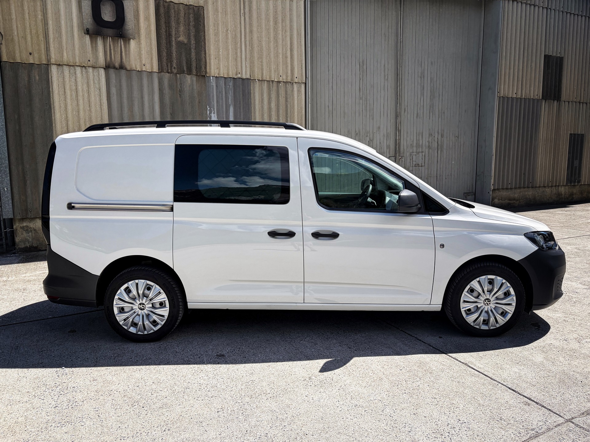 VW 2.0 TDI 4motion Micro Camper-image-1