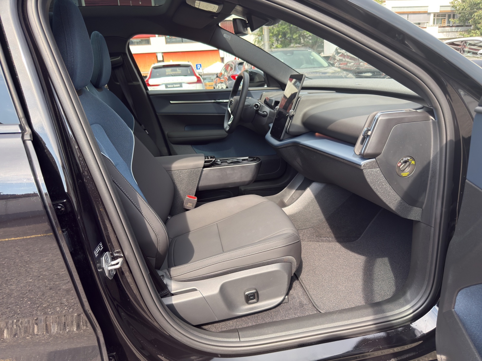 VOLVO EX30 E60 Twin Ultra Performance AWD-image-19