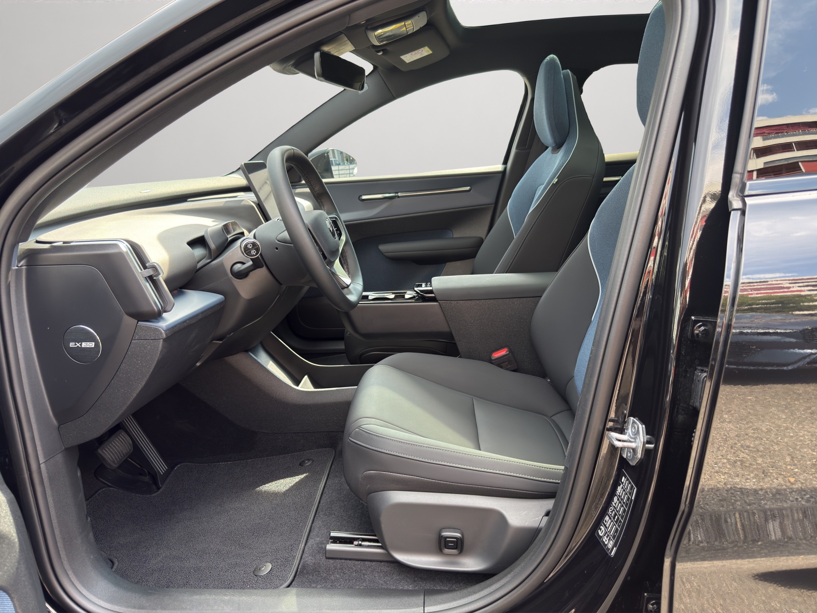 VOLVO EX30 E60 Twin Ultra Performance AWD-image-9