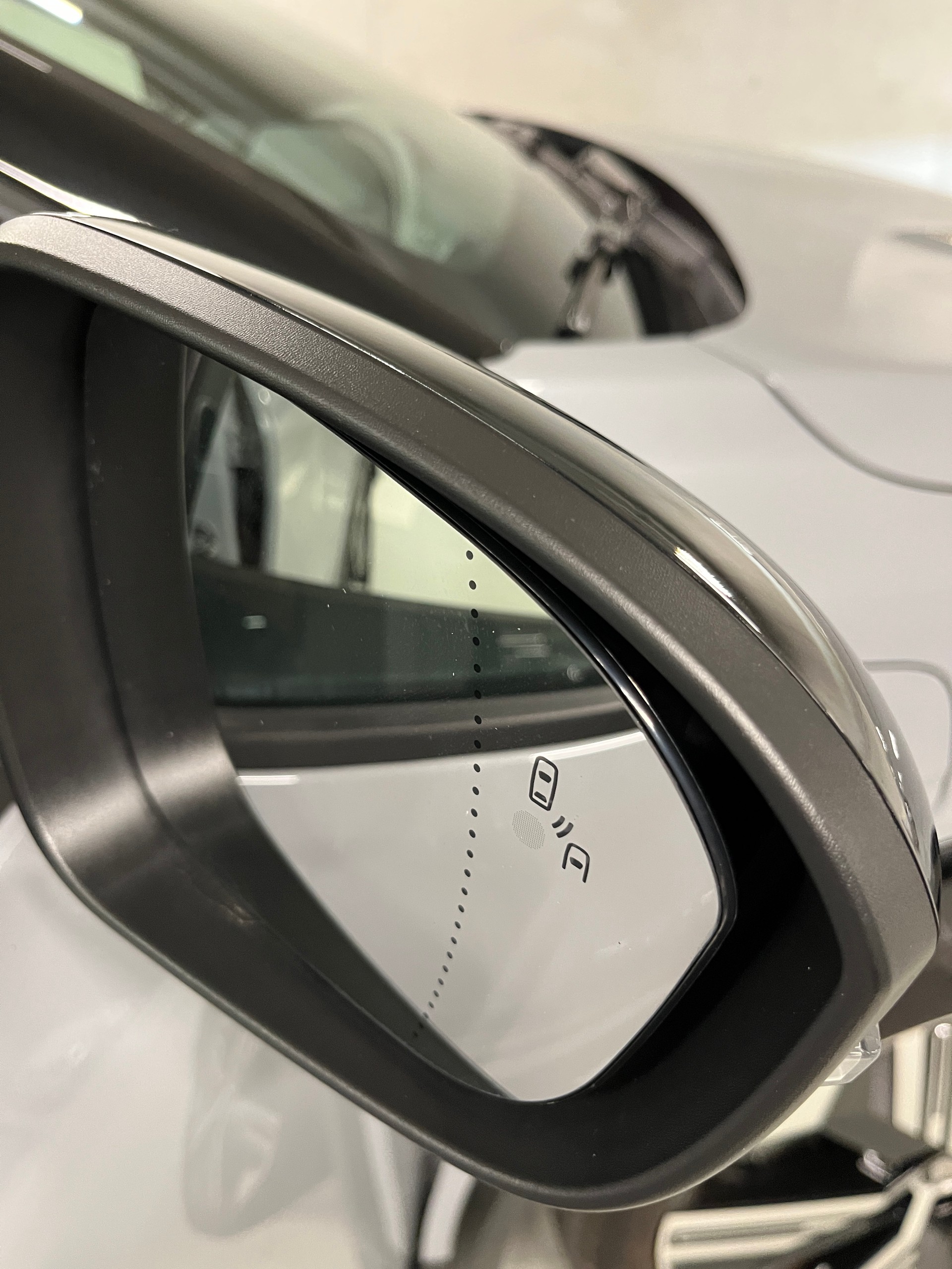 RENAULT Mégane E-TECH EV60 Iconic-image-23
