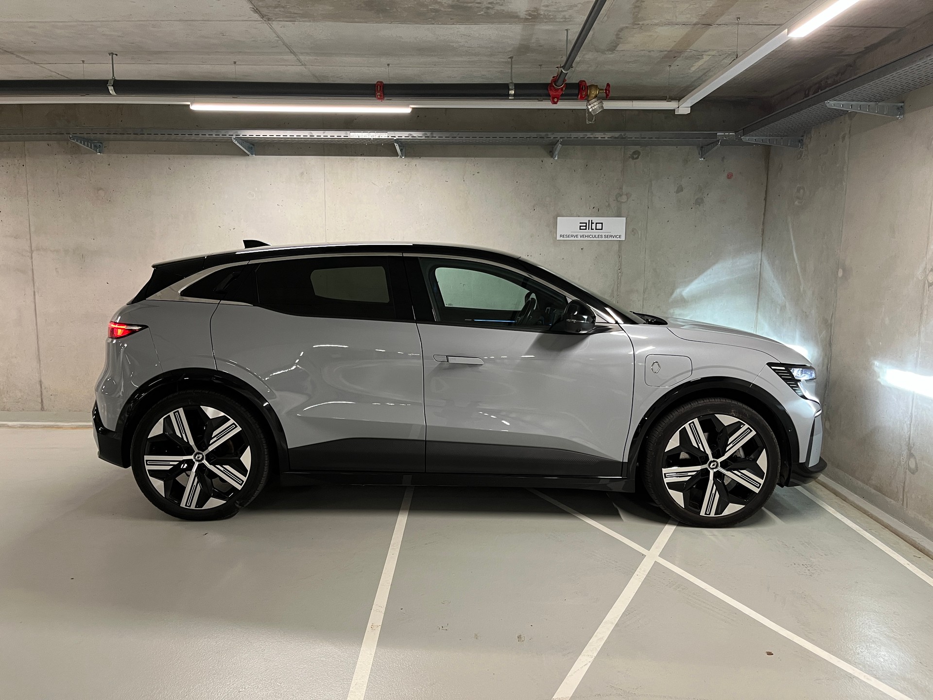 RENAULT Mégane E-TECH EV60 Iconic-image-5