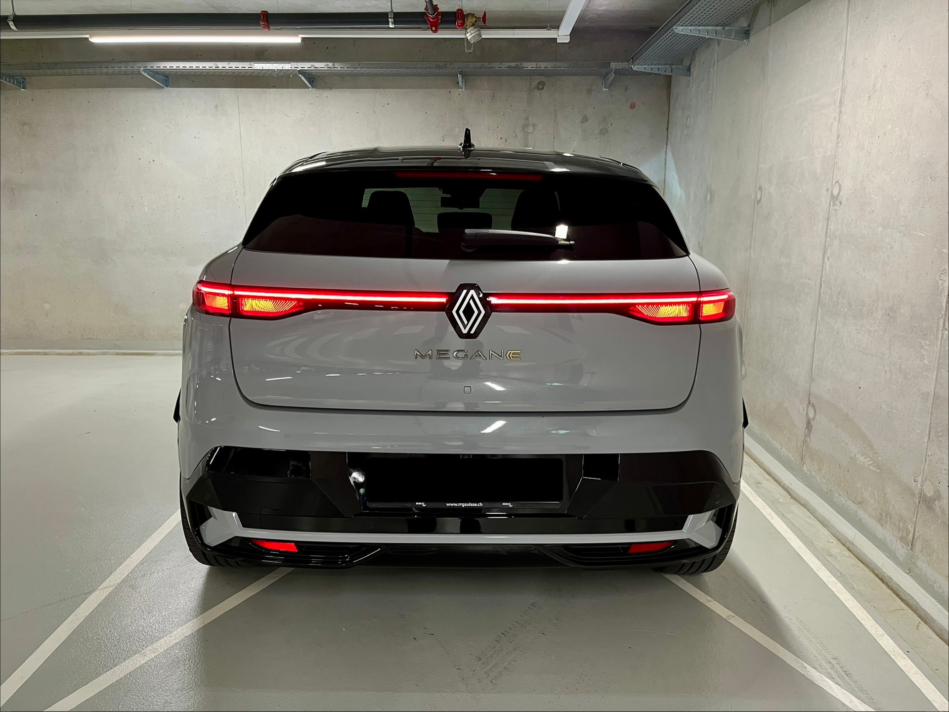 RENAULT Mégane E-TECH EV60 Iconic-showroom-element-3