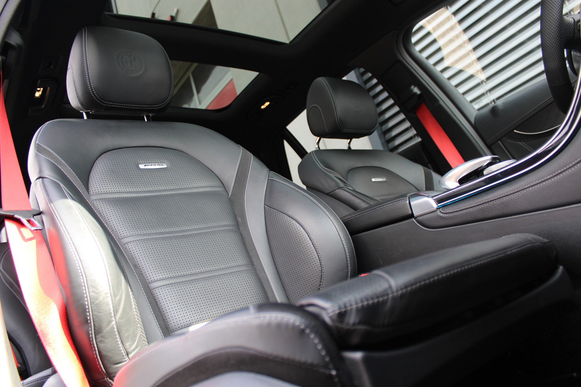 MERCEDES-BENZ GLC 63 S AMG 4Matic+ 9G-Tronic-image-5