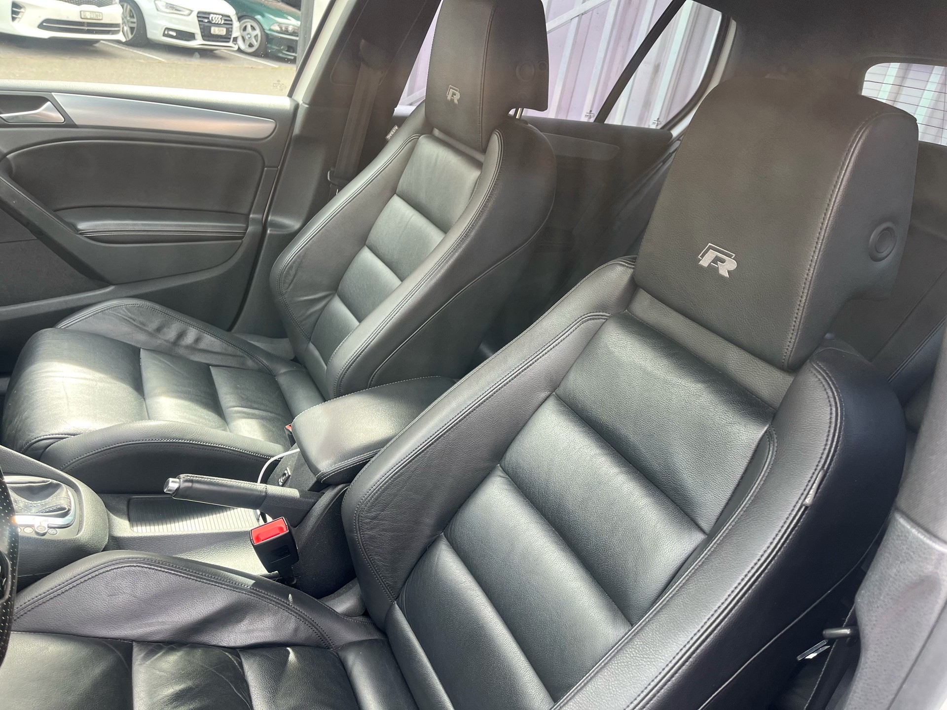 VW Golf 2.0 TSI R 4Motion DSG-image-9