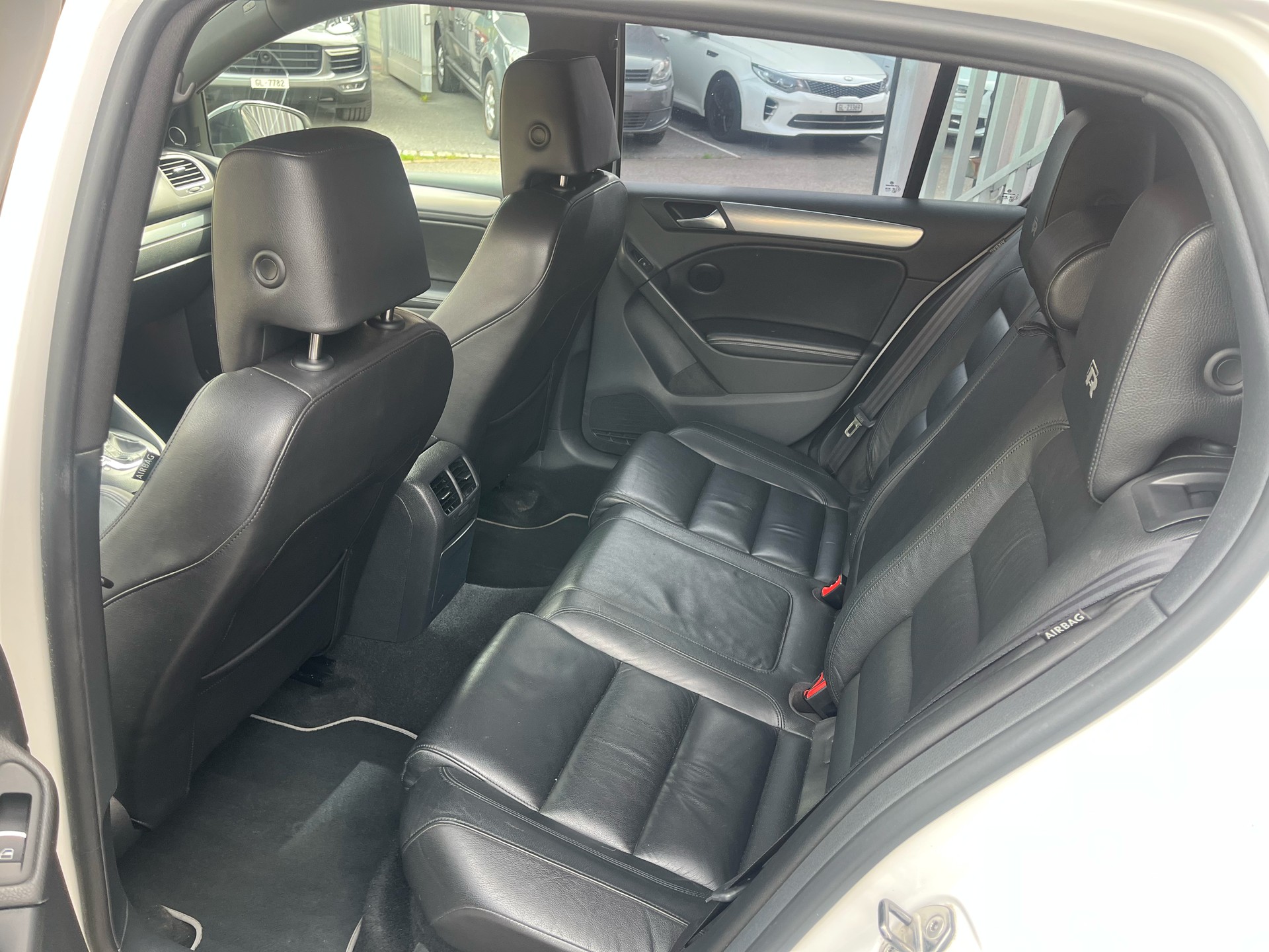 VW Golf 2.0 TSI R 4Motion DSG-image-10