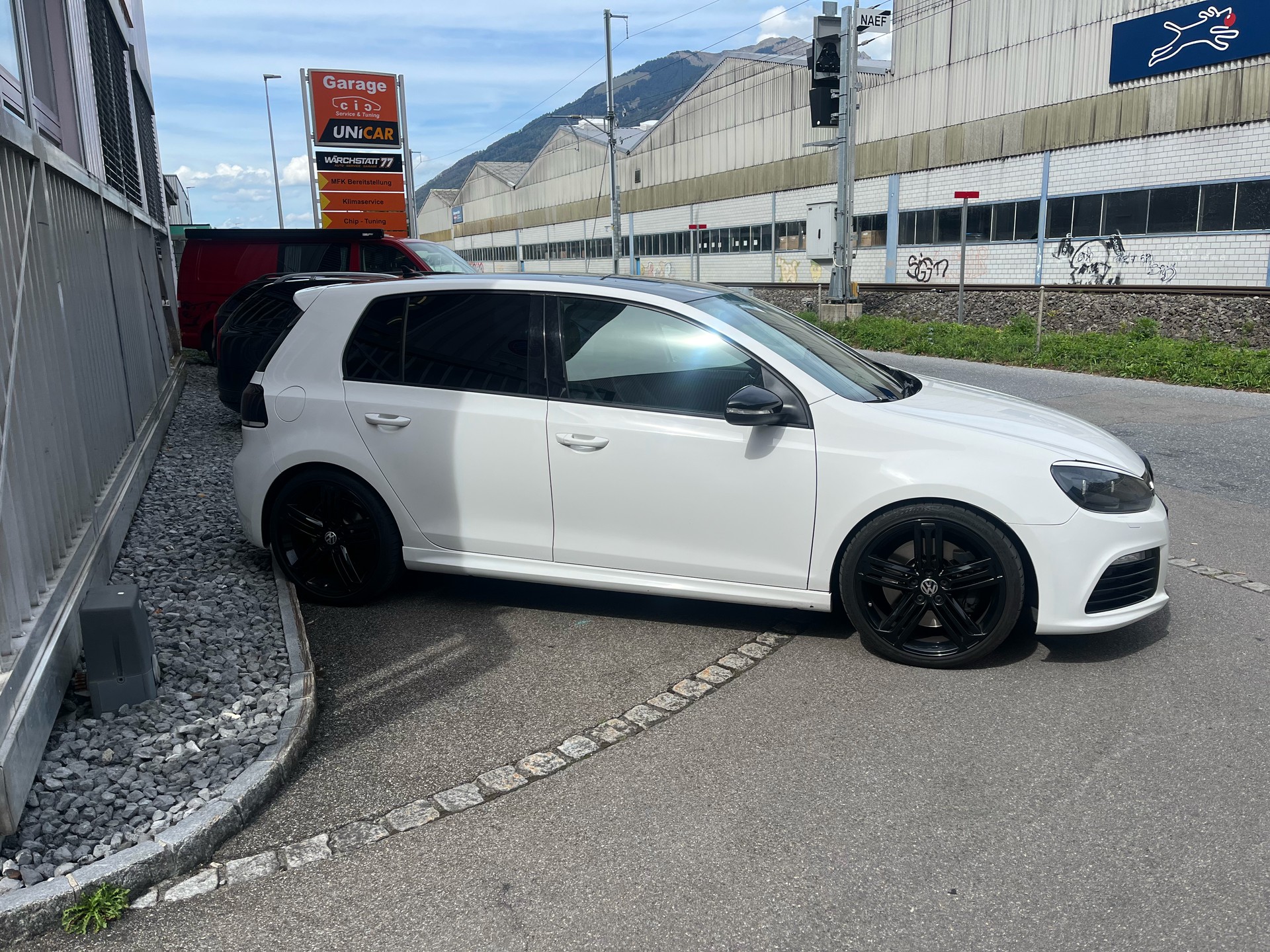 VW Golf 2.0 TSI R 4Motion DSG-showroom-element-3