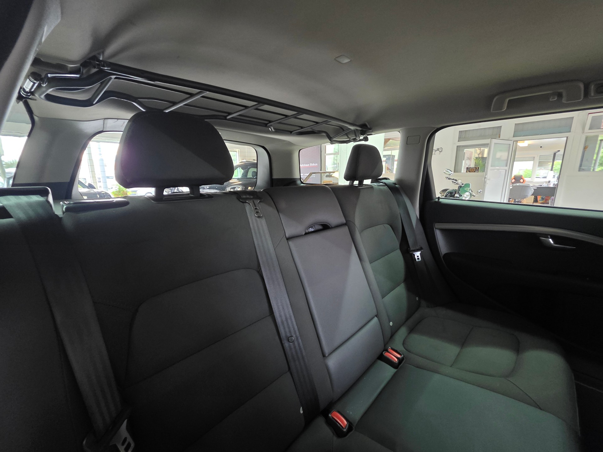 VOLVO V70 D5 AWD Momentum Geartronic-image-18