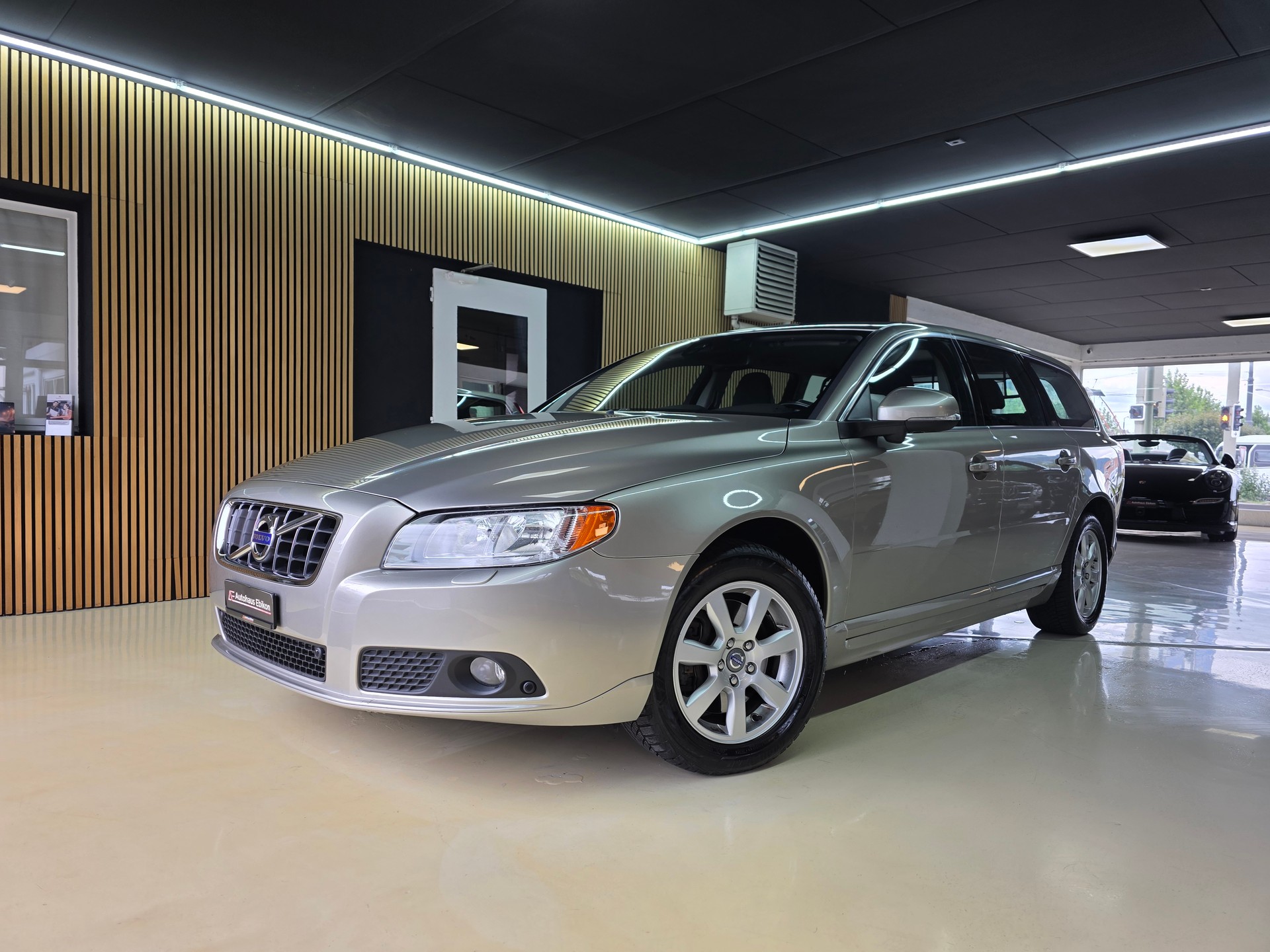VOLVO V70 D5 AWD Momentum Geartronic