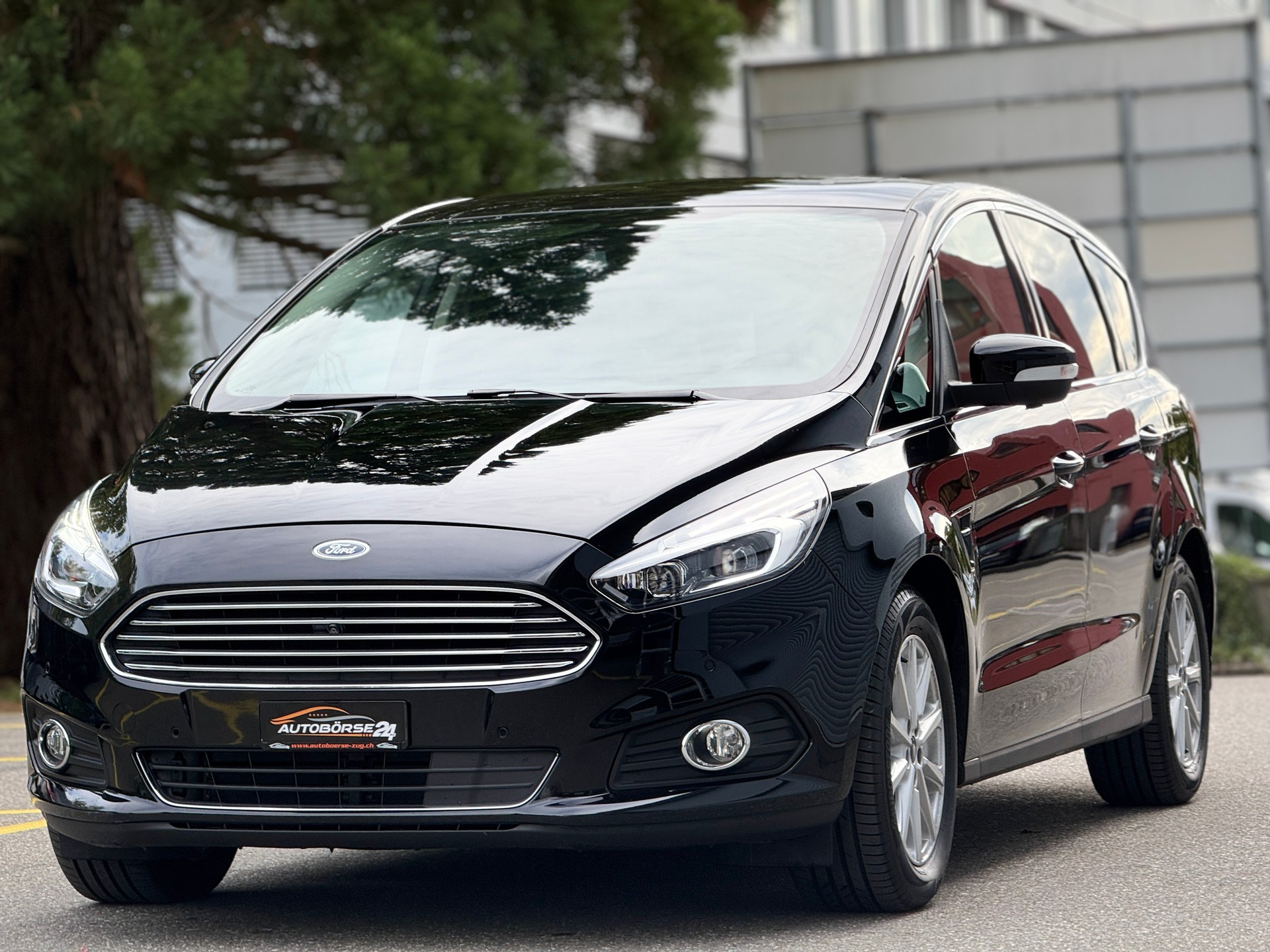 FORD S-Max 2.0 TDCi Trend AWD PoweShift * 7 Plätzer *