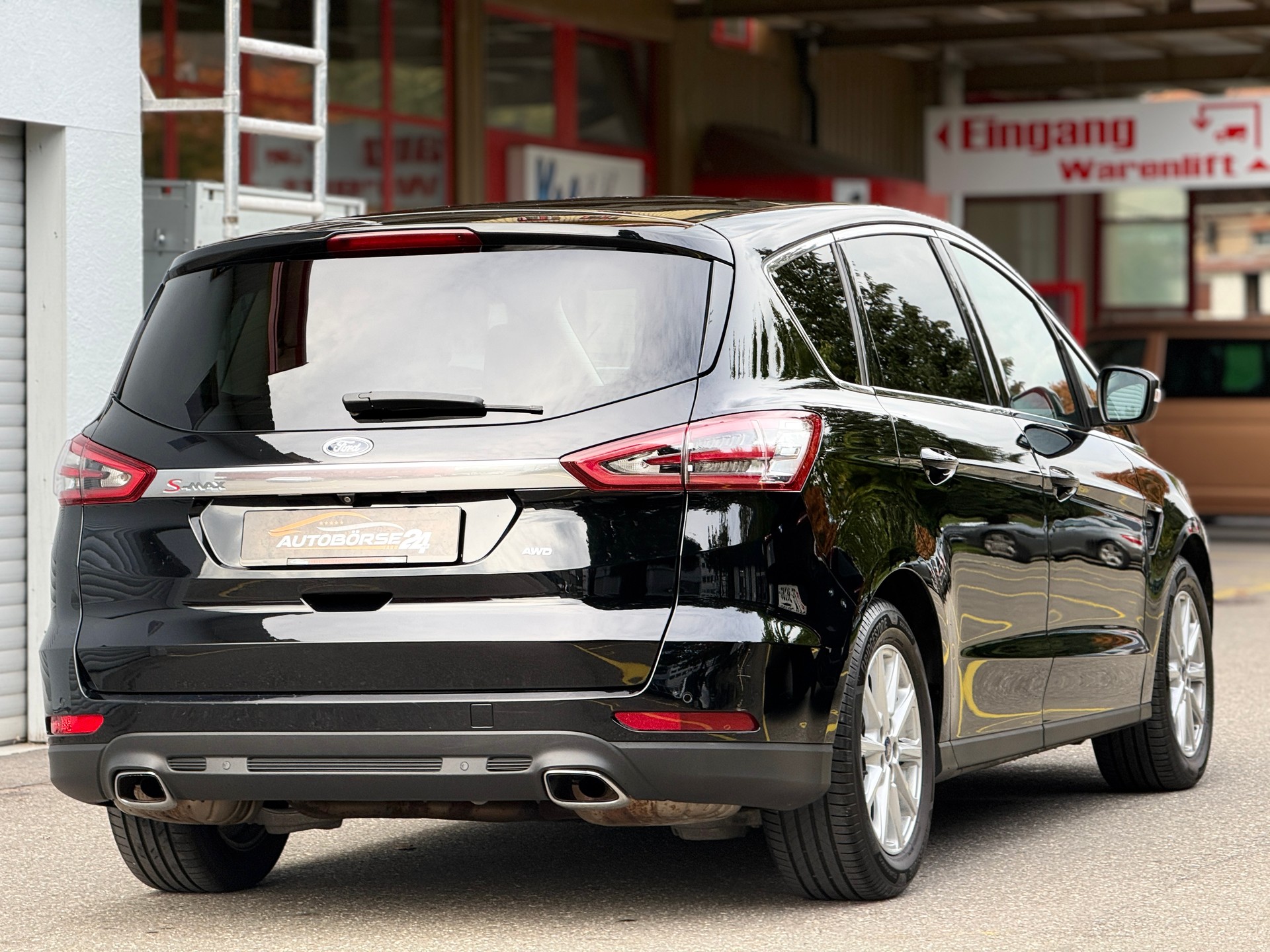 FORD S-Max 2.0 TDCi Trend AWD PoweShift * 7 Plätzer *-image-4