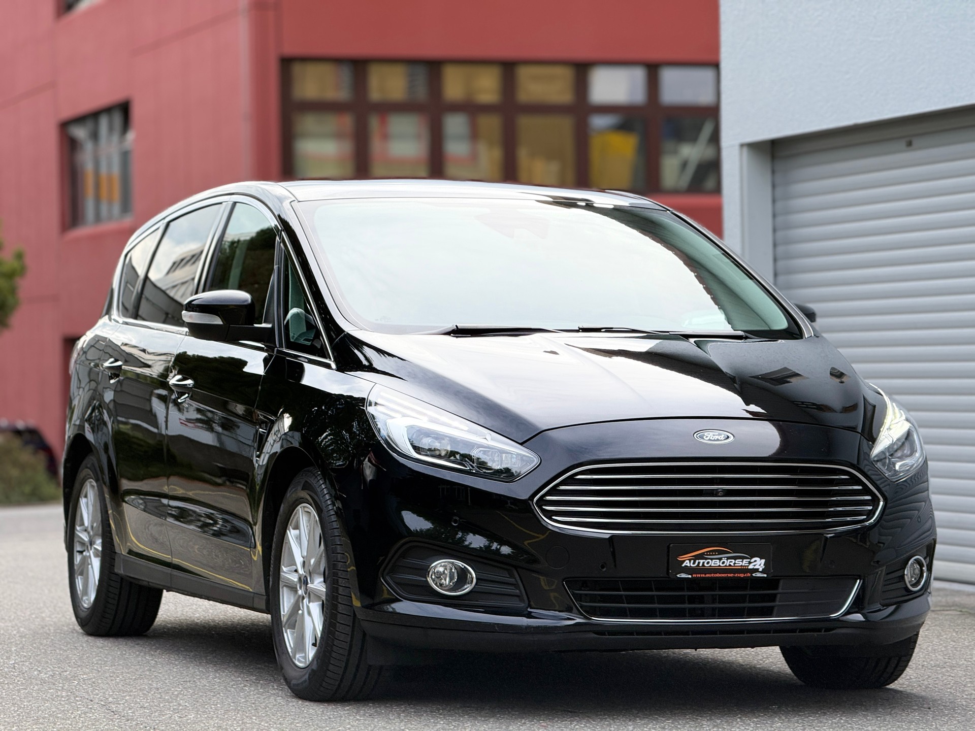 FORD S-Max 2.0 TDCi Trend AWD PoweShift * 7 Plätzer *-showroom-element-1