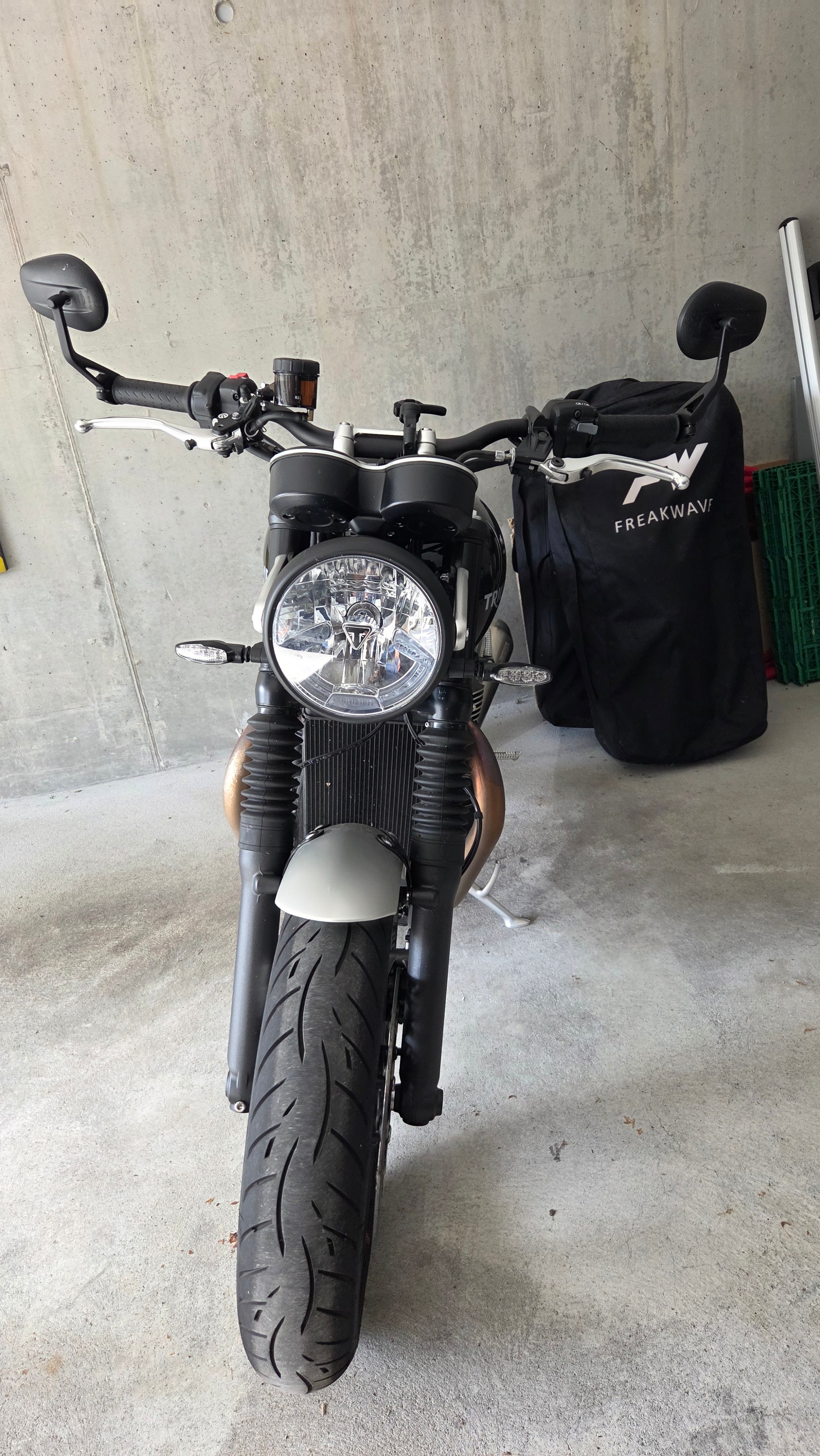 TRIUMPH Speed Twin 1200-image-1