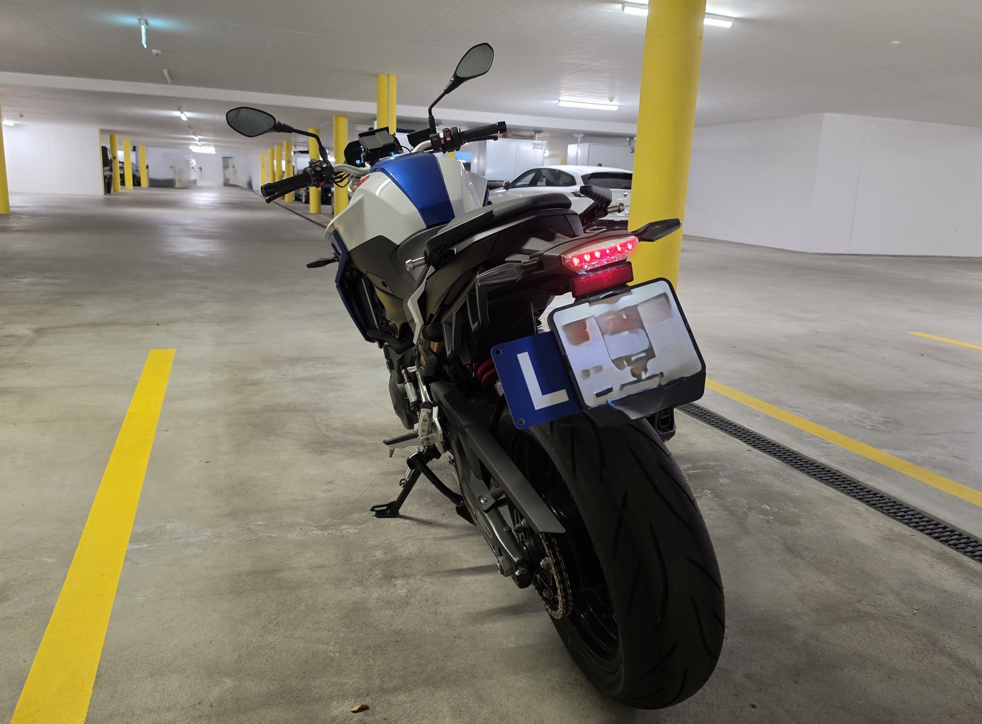 BMW F 900 R A2 (35kW) ABS-image-2