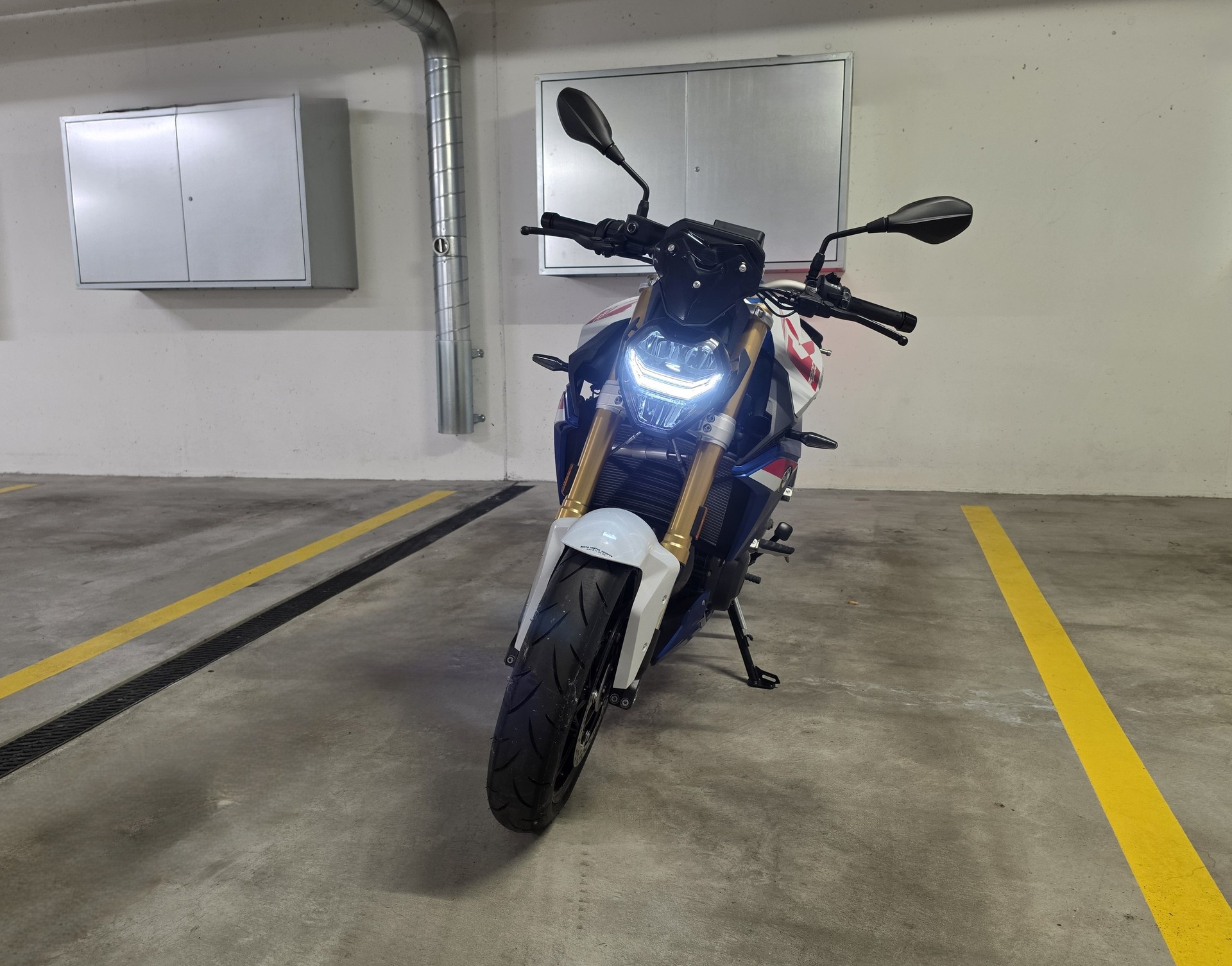 BMW F 900 R A2 (35kW) ABS-image-0