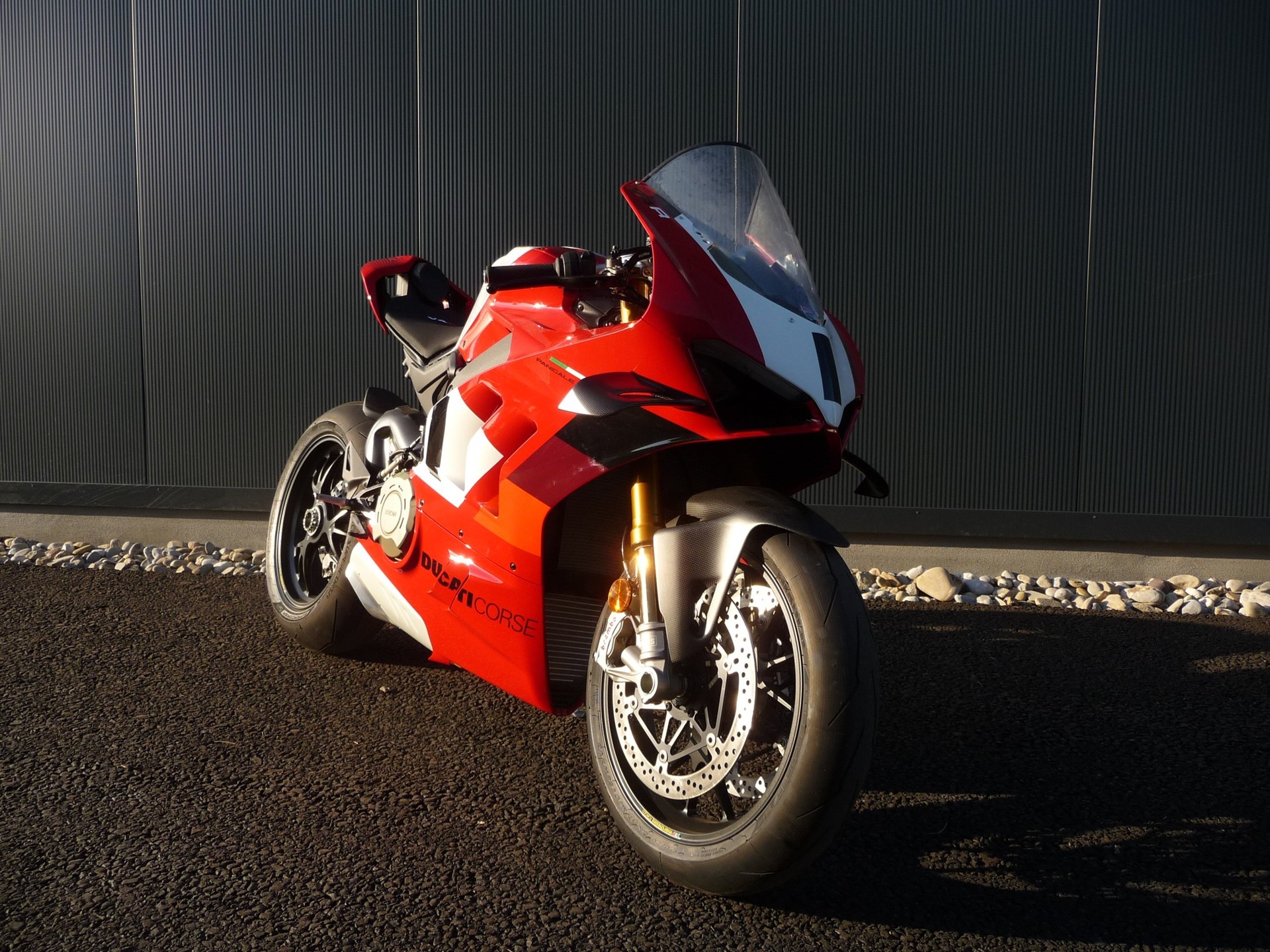 DUCATI PANIGALE V4 R-image-1