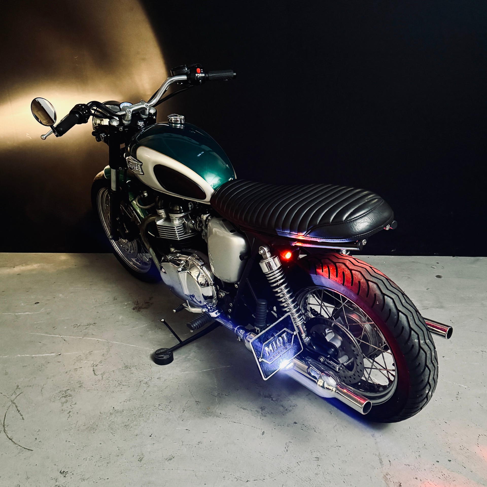 TRIUMPH Bonneville 800-image-4