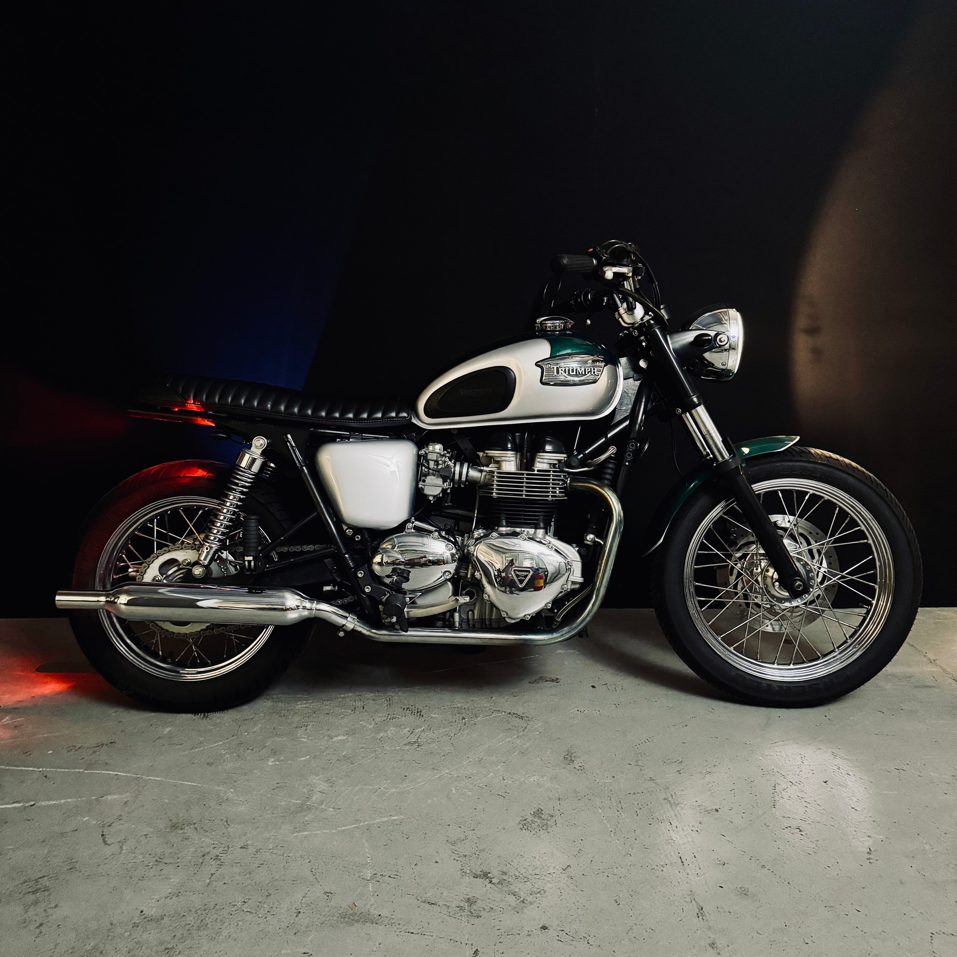 TRIUMPH Bonneville 800-image-2