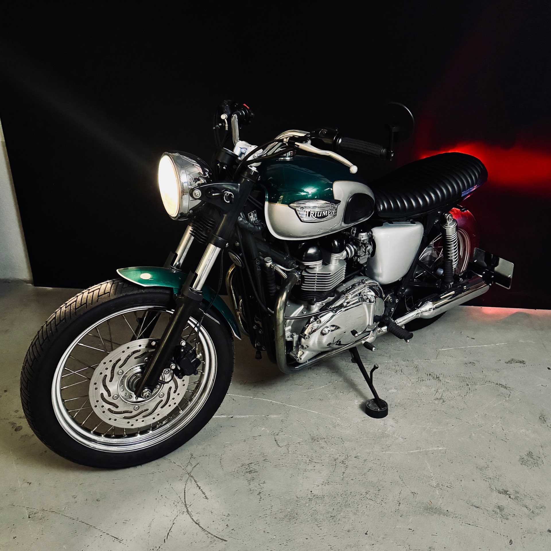 TRIUMPH Bonneville 800-image-1