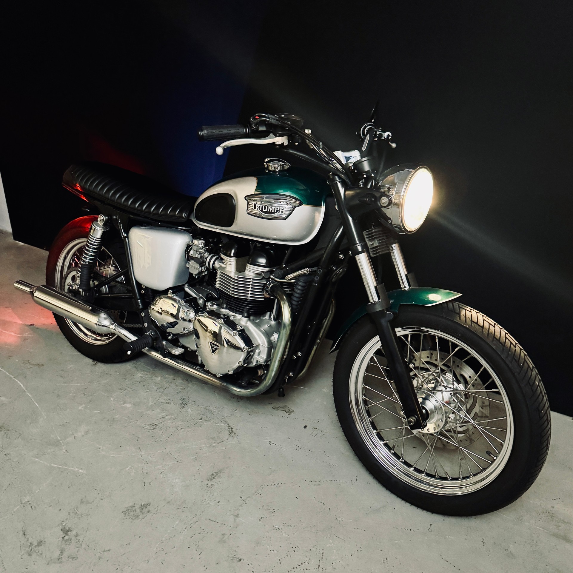 TRIUMPH Bonneville 800-image-0