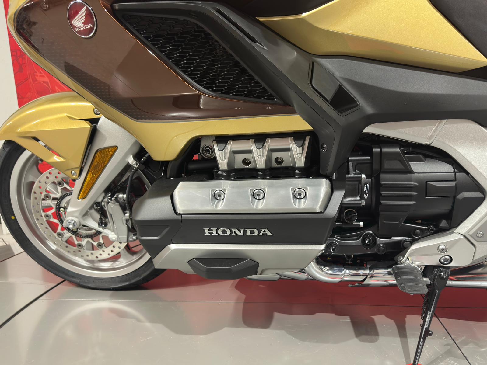 HONDA Gold Wing *Eternal Gold*-image-8