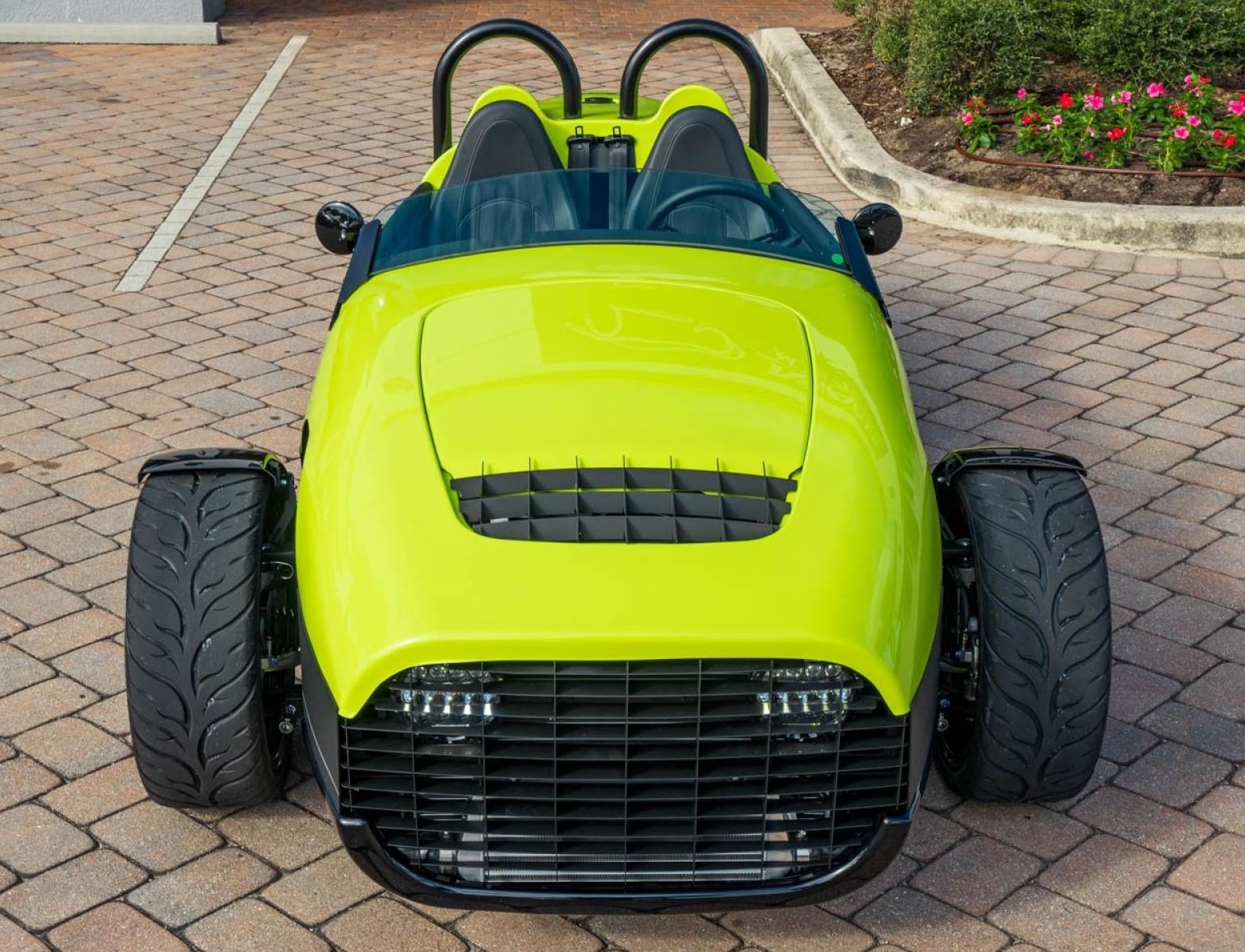 VANDERHALL Carmel Black Jack-showroom-element-1