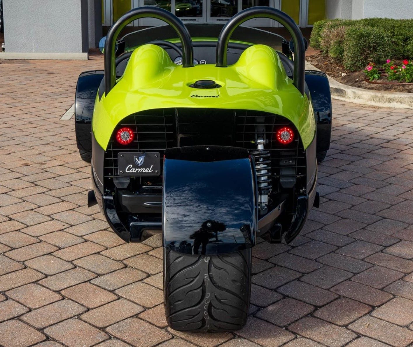 VANDERHALL Carmel Black Jack-showroom-element-2
