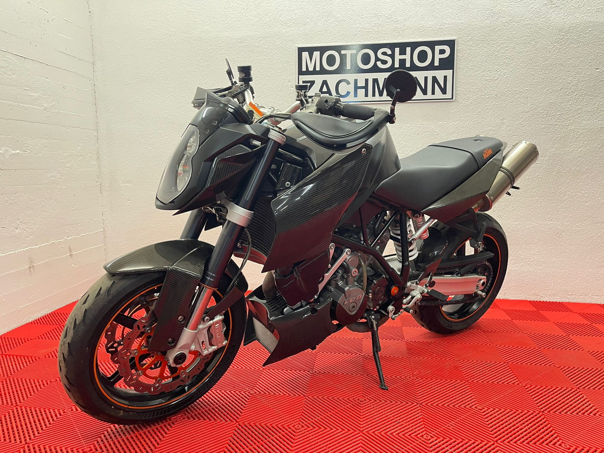 KTM 990 Super Duke-image-2