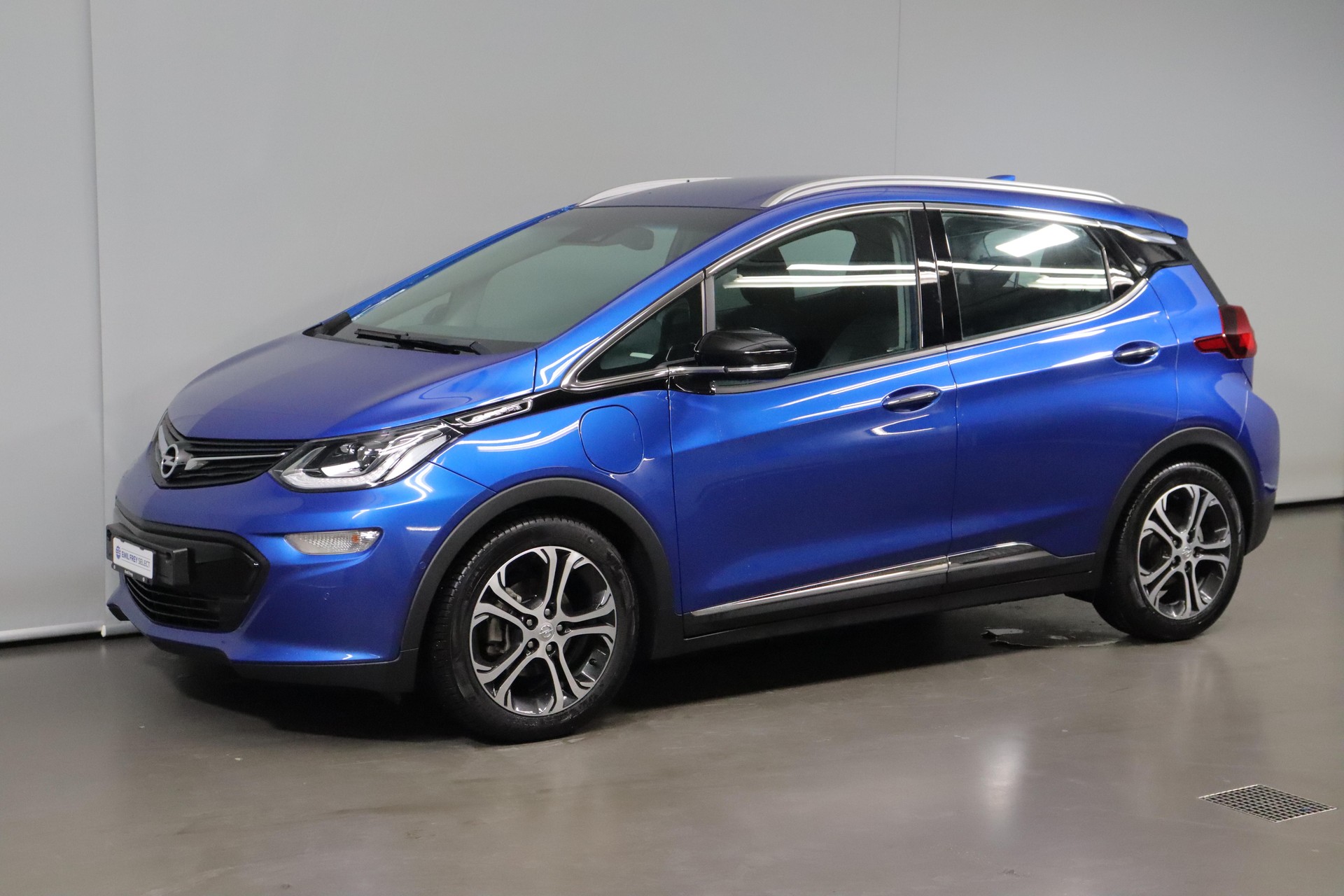 OPEL Ampera-e Electric Excellence-showroom-element-1