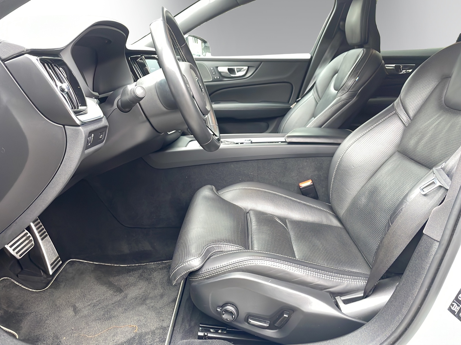 VOLVO V60 T6 AWD R-Design Geartronic-image-9