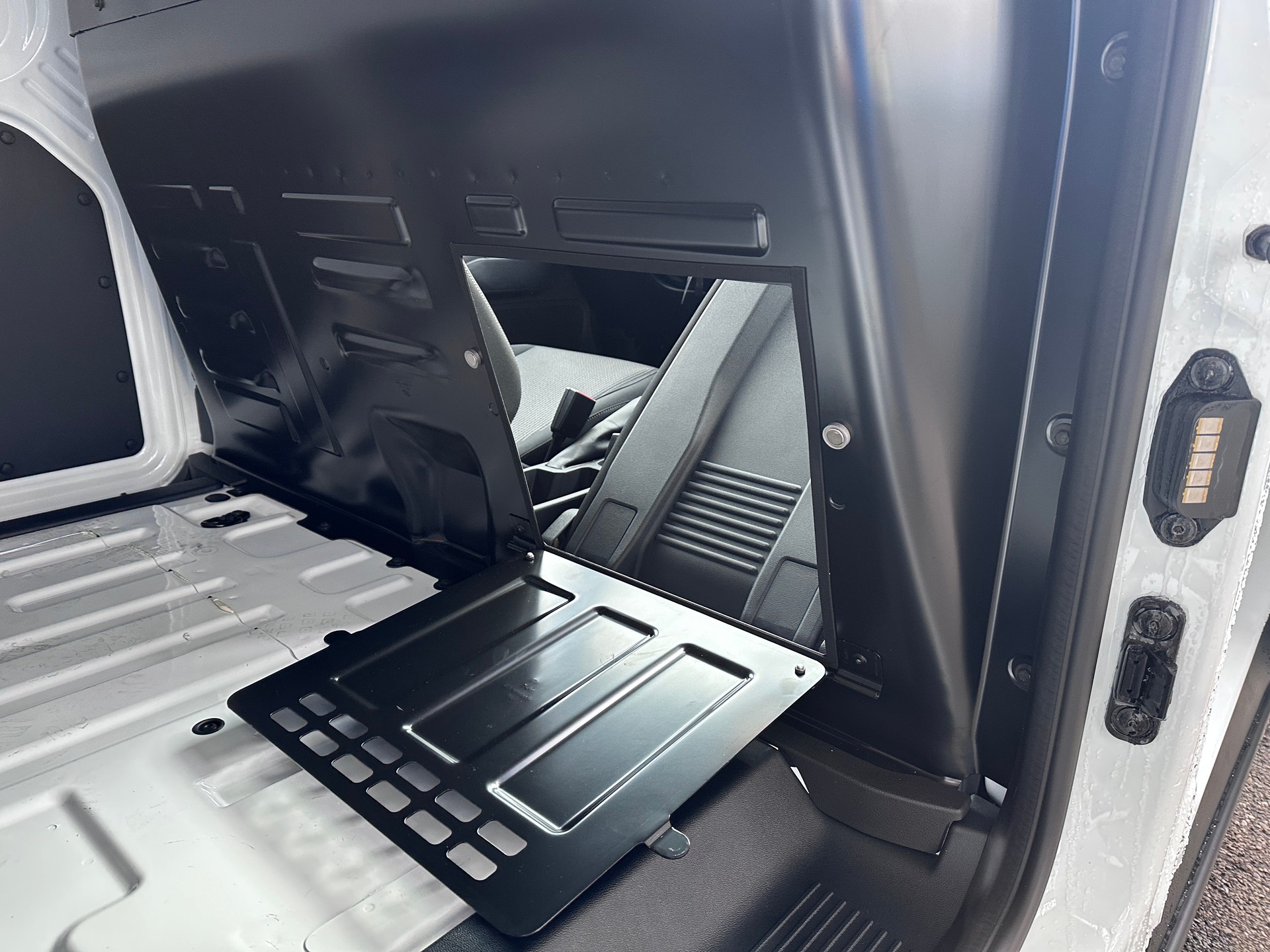 FORD Transit Courier Van 1.0 EcoBoost Trend Automat-image-9