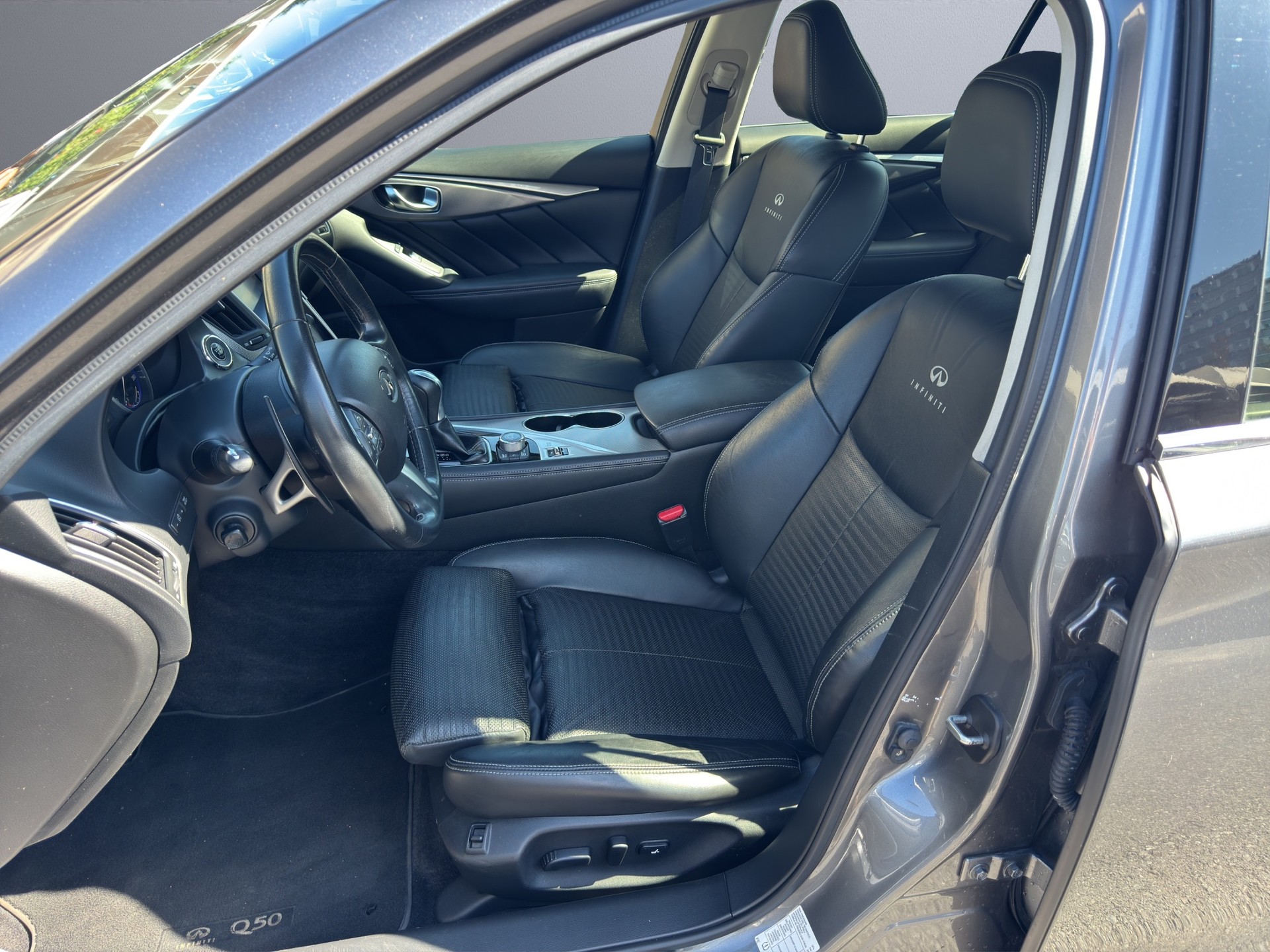 INFINITI Q50 2.0 Premium Tech Automatic-showroom-element-3
