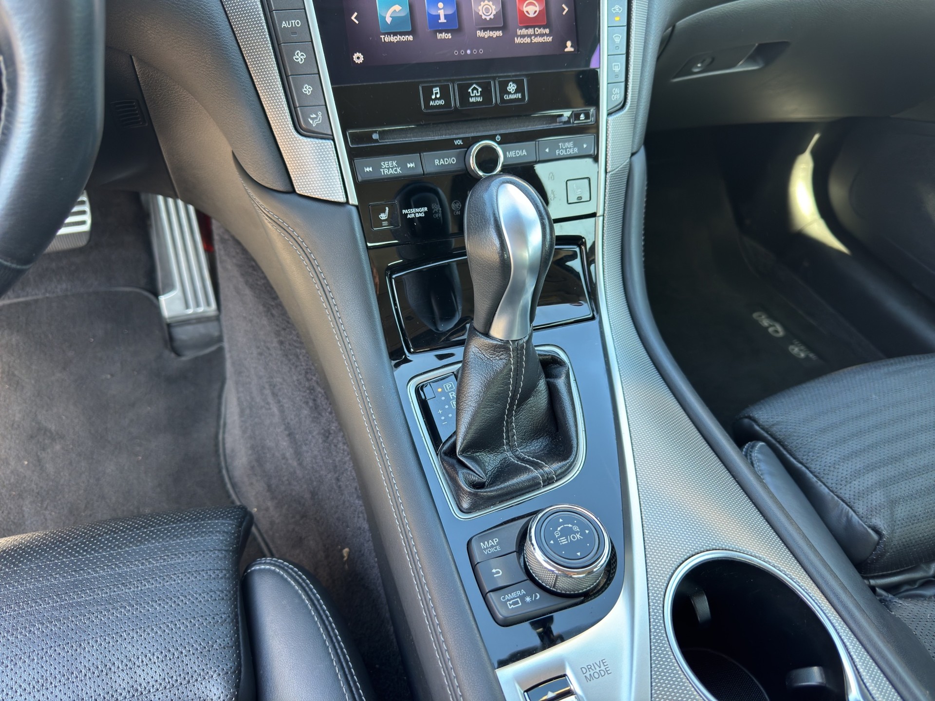 INFINITI Q50 2.0 Premium Tech Automatic-image-6