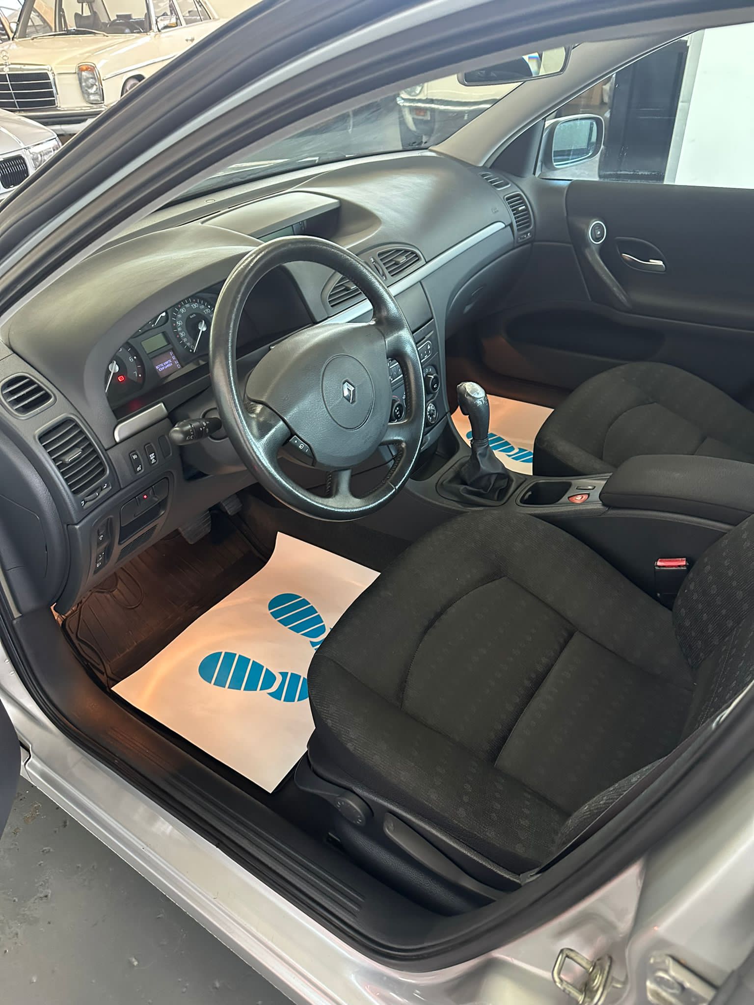 RENAULT Laguna 2.0 16V Dynamique-image-10