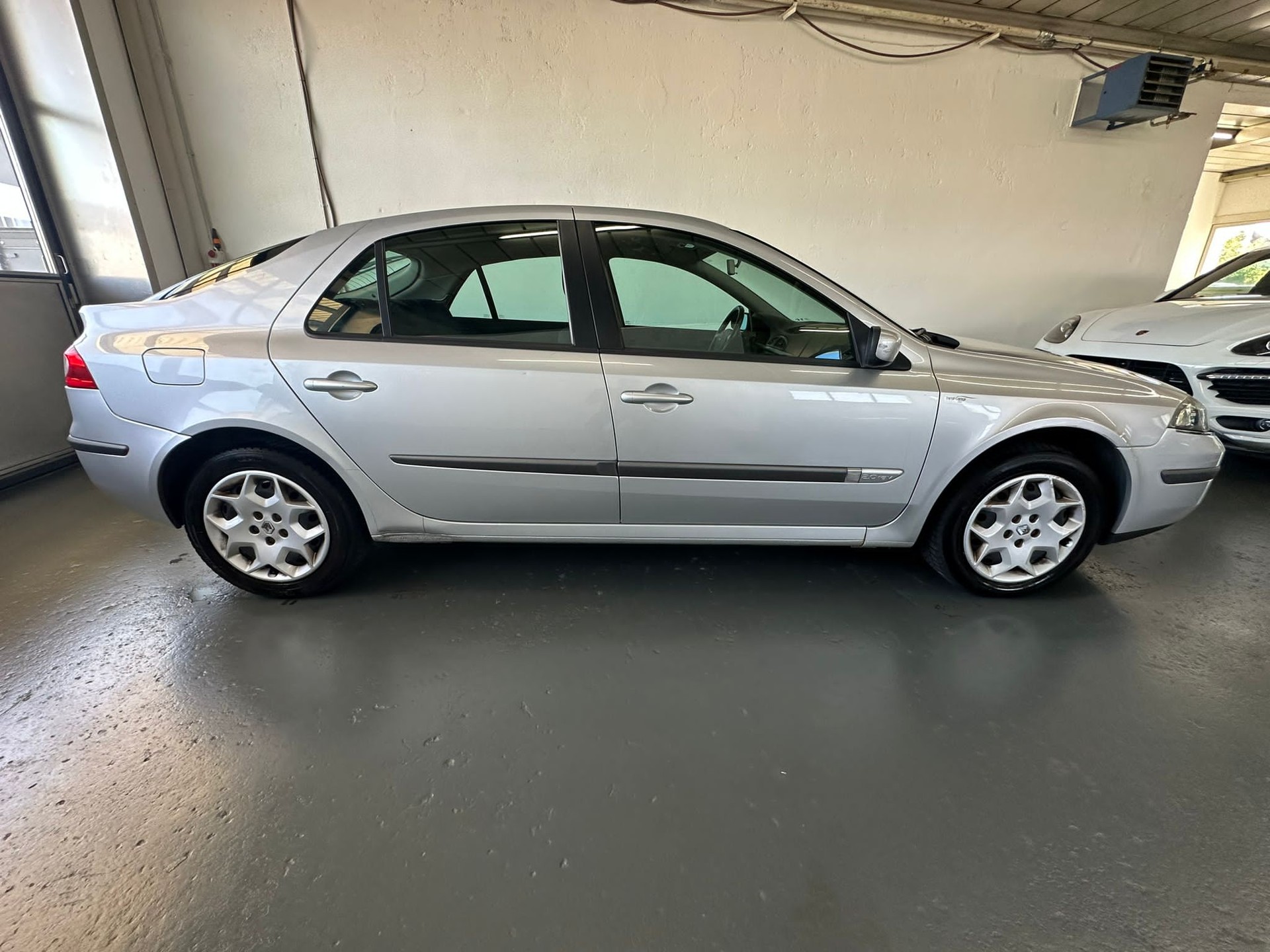RENAULT Laguna 2.0 16V Dynamique-image-5