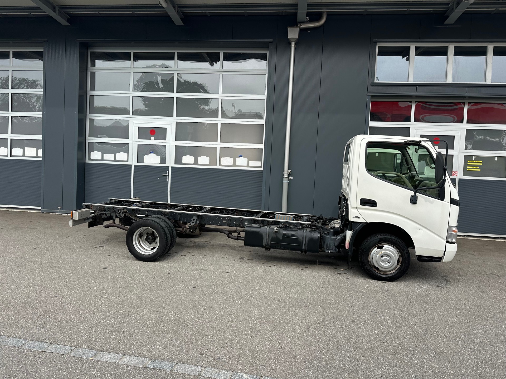 TOYOTA Dyna 150 MWB-image-2