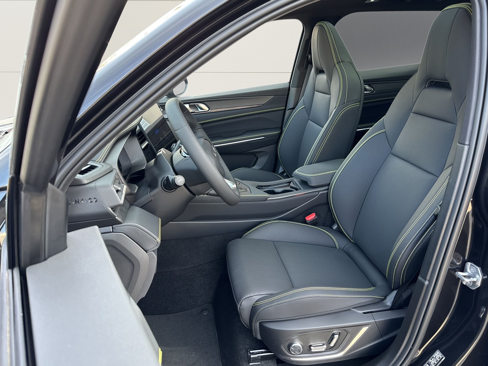 LYNK & CO 01 1.5 PHEV More-image-5