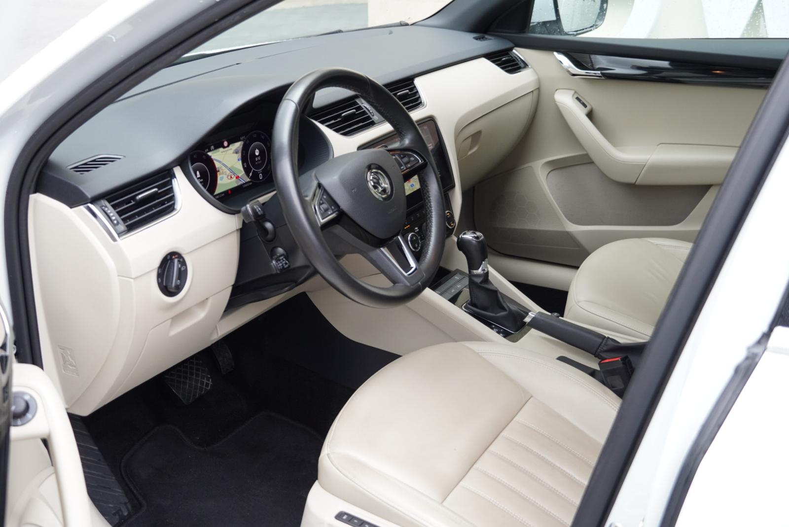 SKODA Octavia Combi 2.0 TDI Soleil 4x4 DSG-image-12