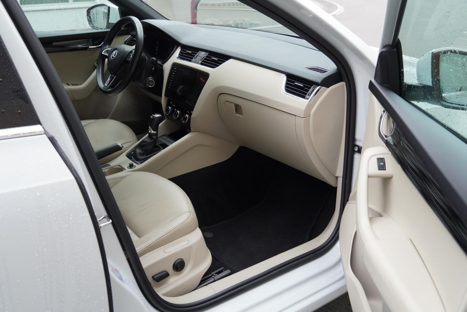SKODA Octavia Combi 2.0 TDI Soleil 4x4 DSG-image-19