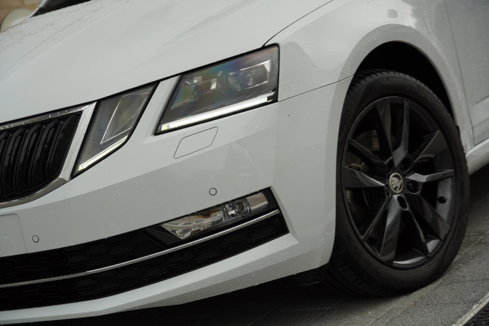 SKODA Octavia Combi 2.0 TDI Soleil 4x4 DSG-showroom-element-2