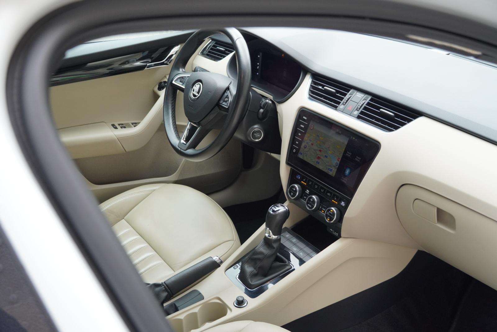 SKODA Octavia Combi 2.0 TDI Soleil 4x4 DSG-image-20