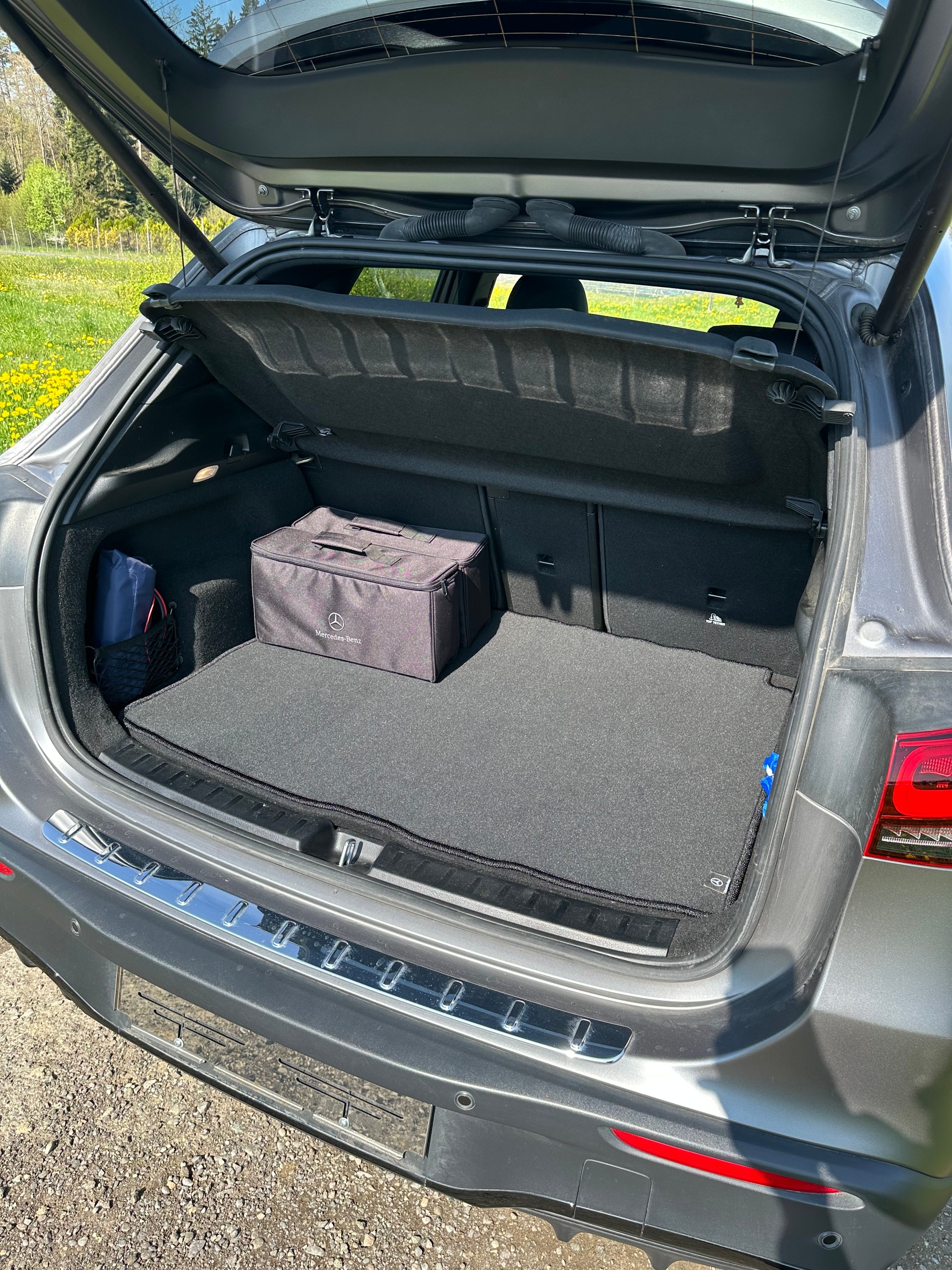 MERCEDES-BENZ EQA 350 AMG Line 4Matic-image-3