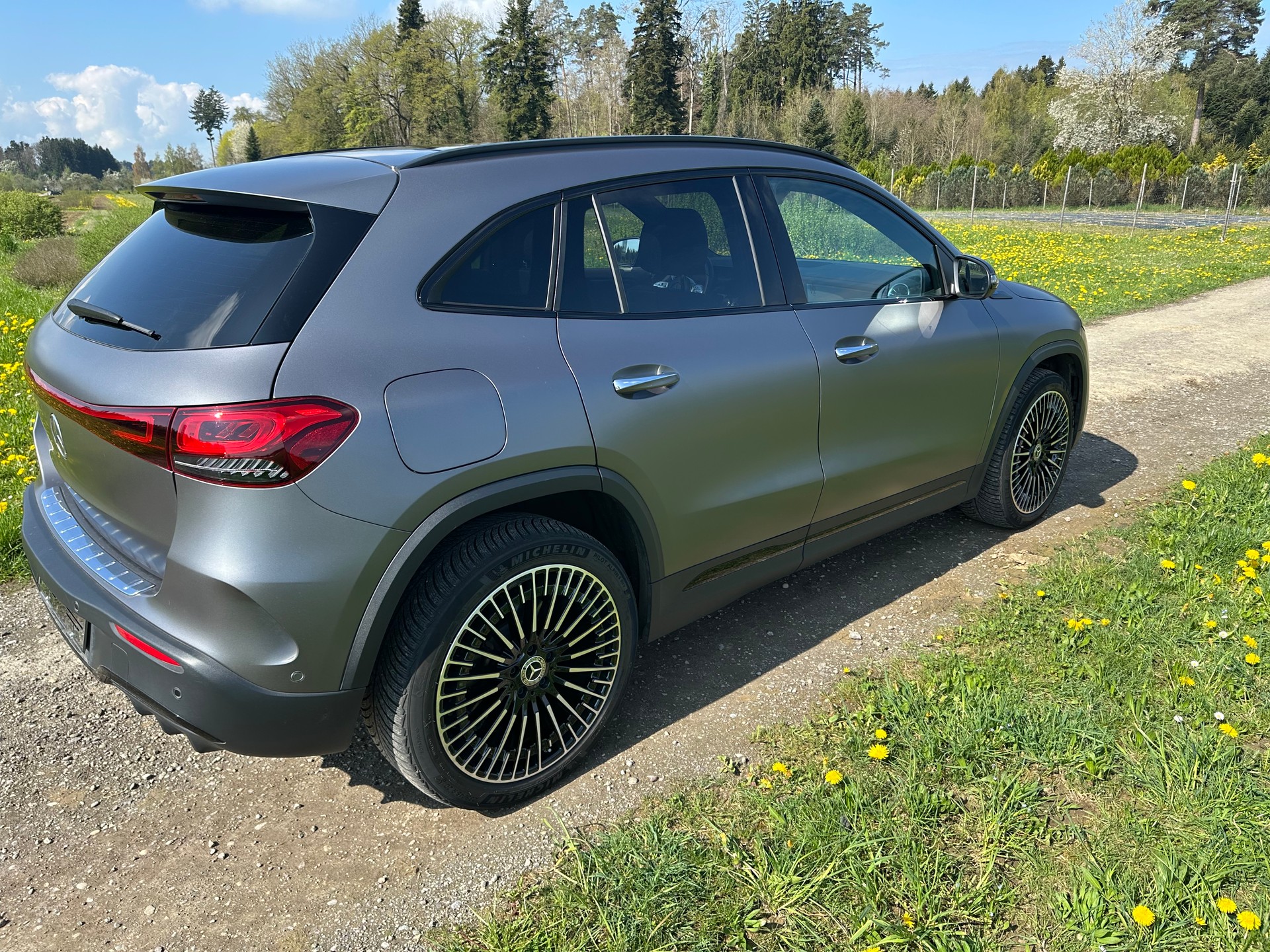 MERCEDES-BENZ EQA 350 AMG Line 4Matic-image-1