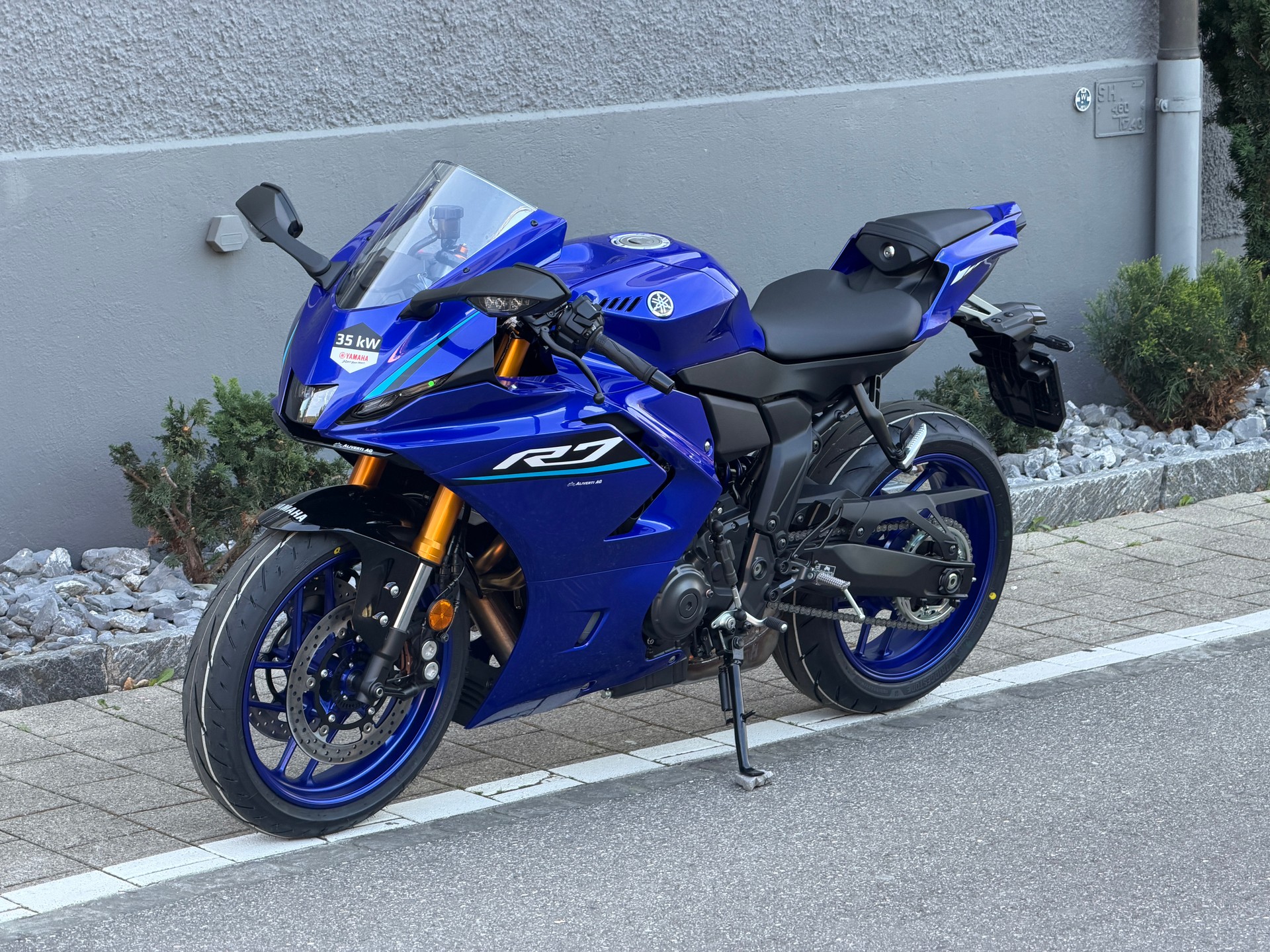 YAMAHA R7 (35kW) 2026-image-0