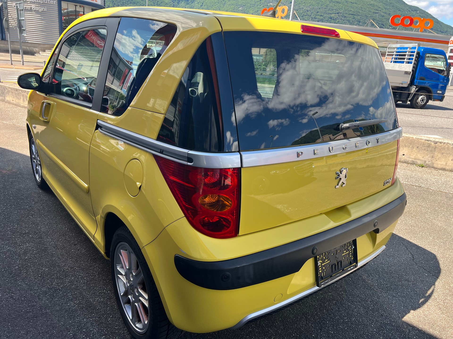 PEUGEOT 1007 1.6 Trendy 2-Tronic-image-2
